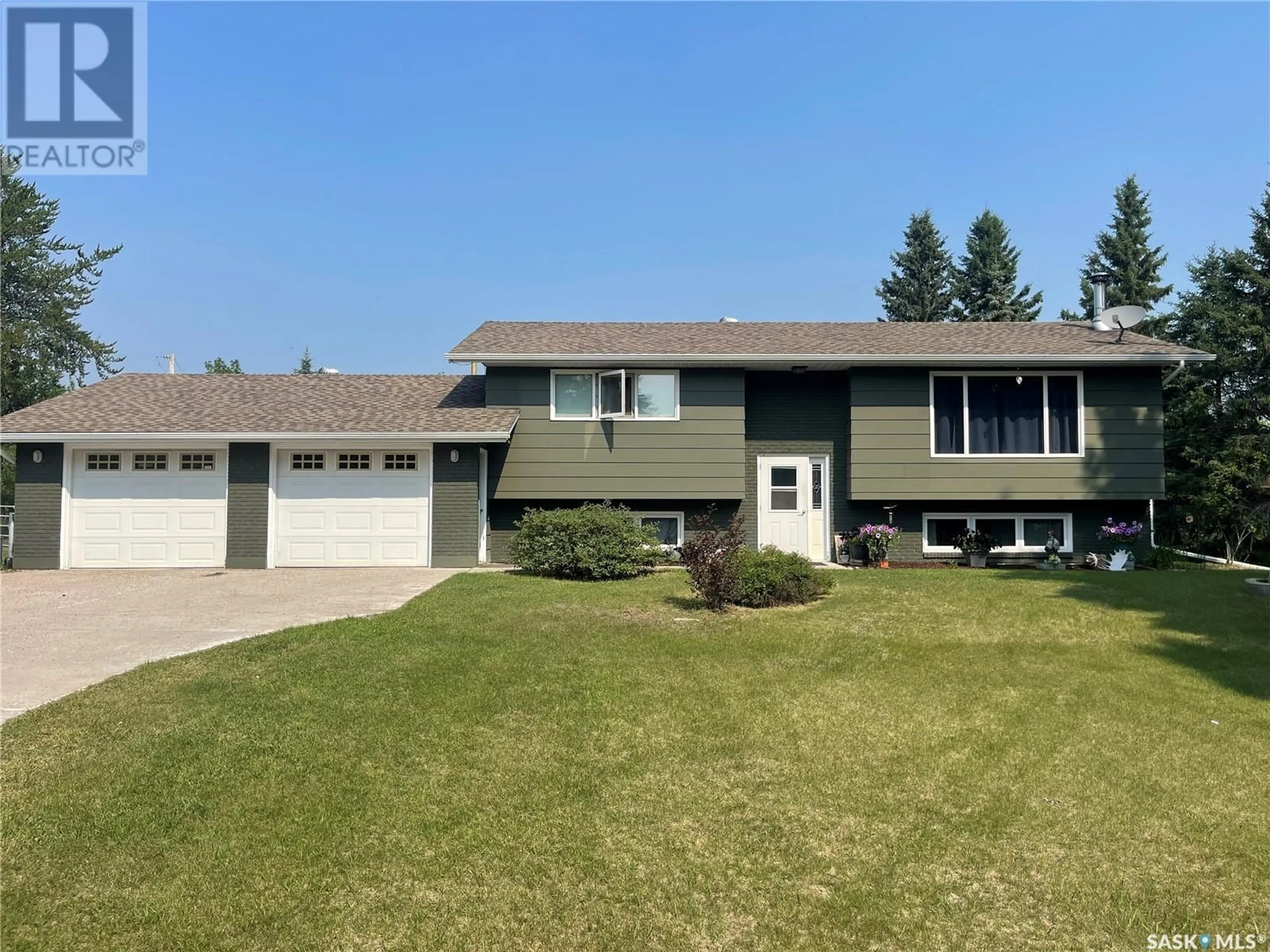 Home with vinyl exterior material, street for 815 FORSEILLE DRIVE, Buckland Rm No. 491 Saskatchewan S6V5R3