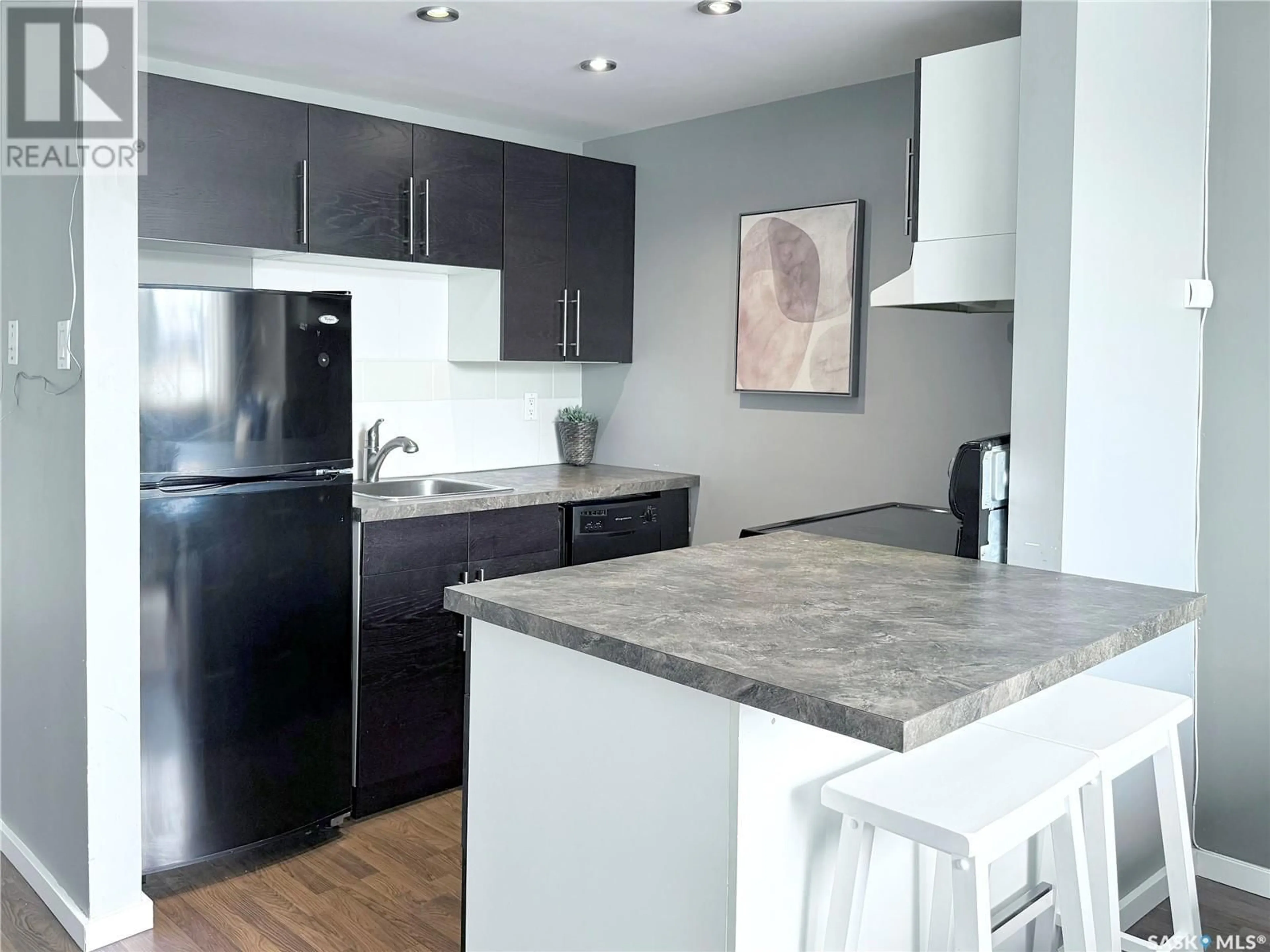 Standard kitchen, wood/laminate floor for 5 SUMMERS PLACE, Saskatoon Saskatchewan S7H3W4