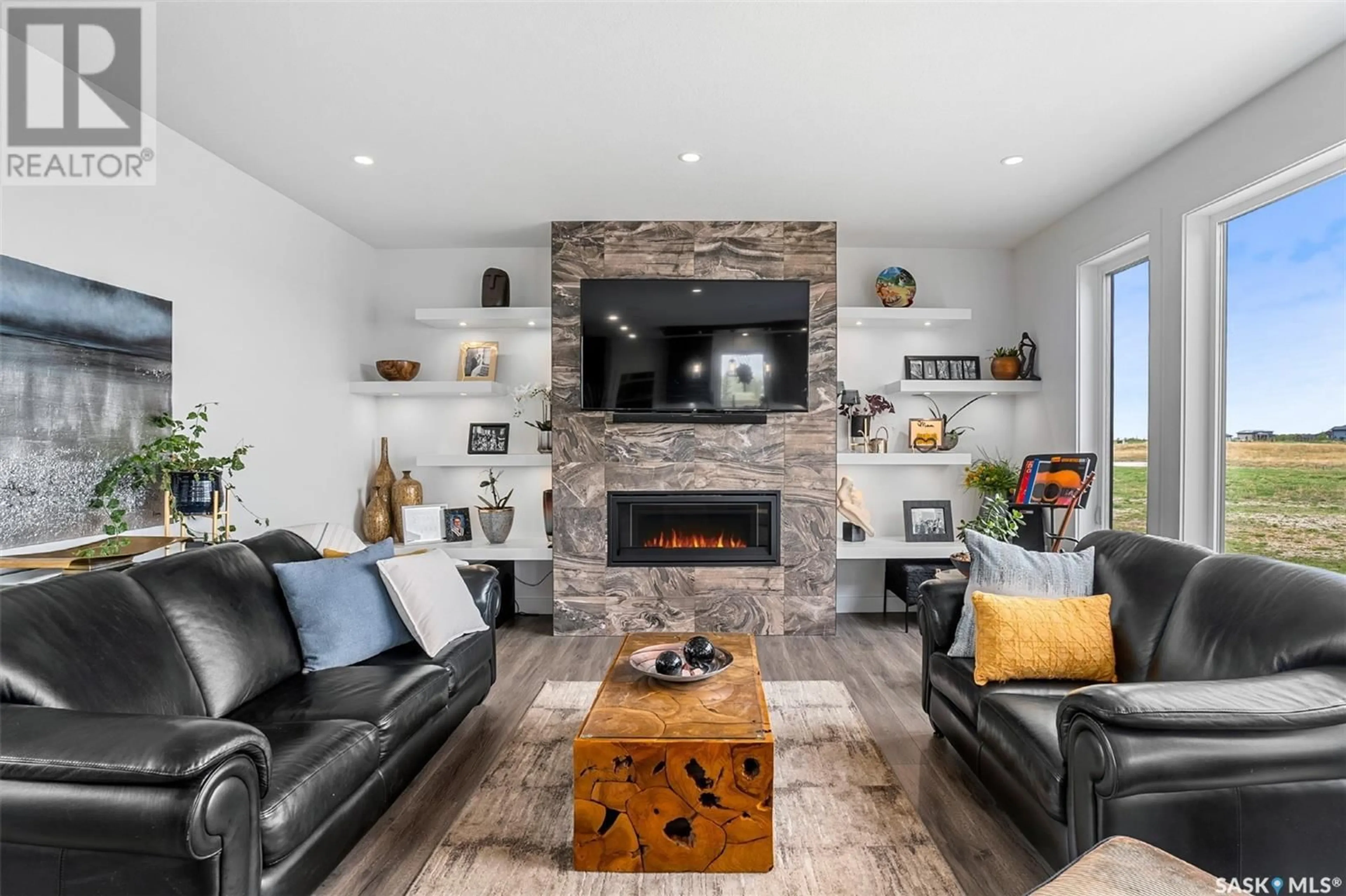 Living room with furniture, unknown for 172 GRANDVIEW TRAIL, Corman Park Rm No. 344 Saskatchewan S7T0W5