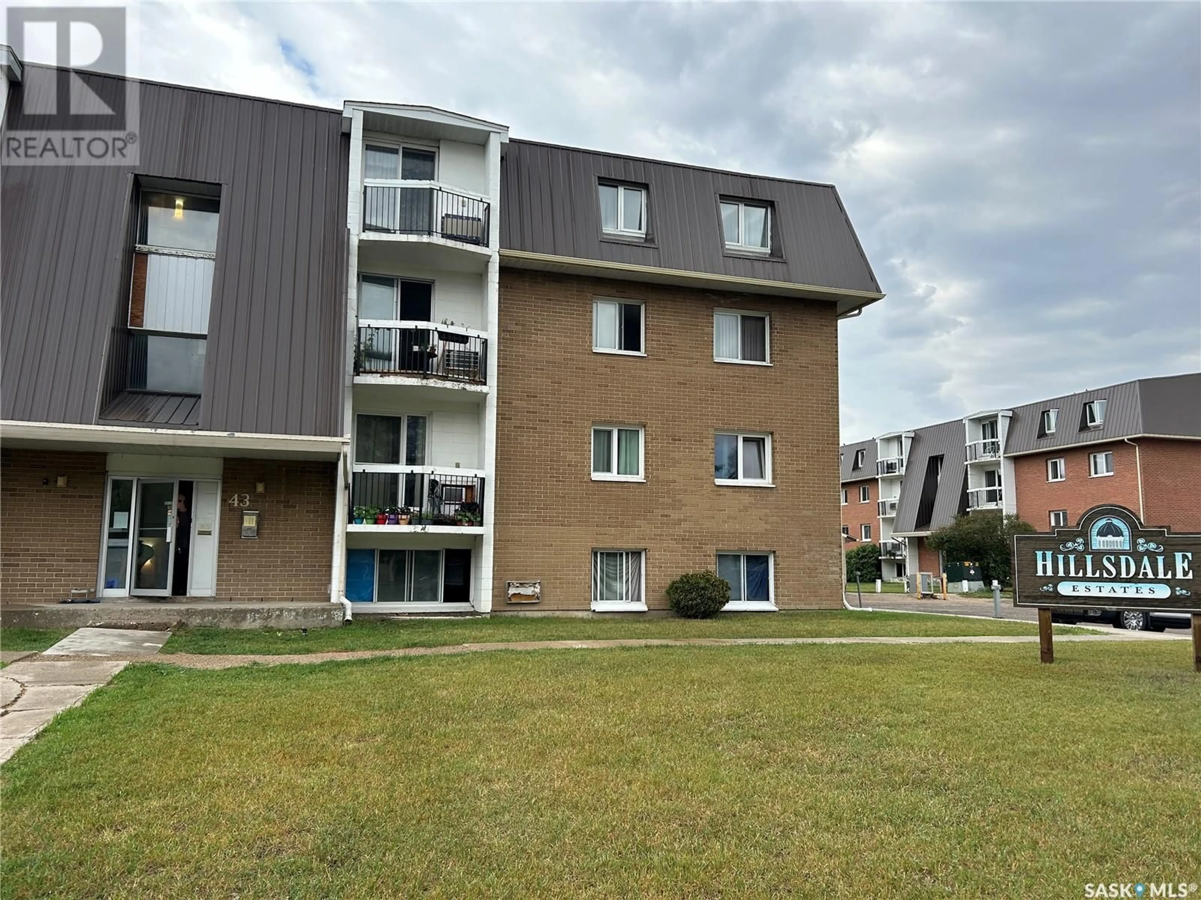 A pic from outside/outdoor area/front of a property/back of a property/a pic from drone, building for 43 - 24 CENTENNIAL STREET, Regina Saskatchewan S4S6P8