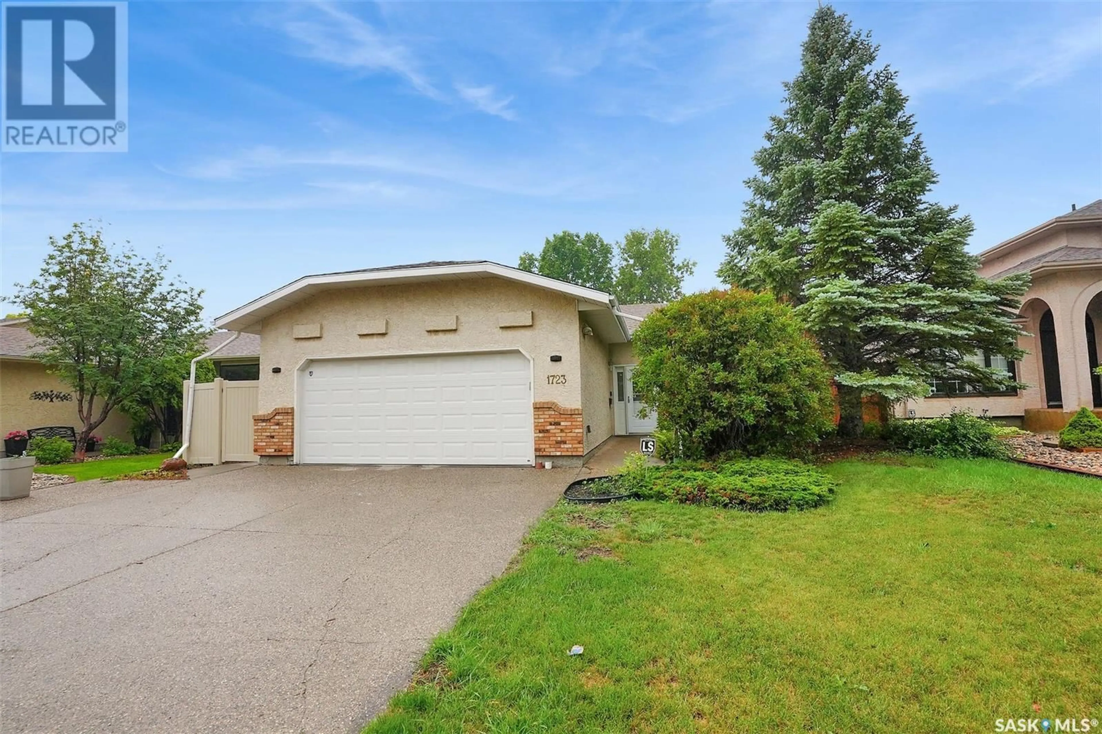 Home with vinyl exterior material, street for 1723 LAURIER CRESCENT, Regina Saskatchewan S4V2R9