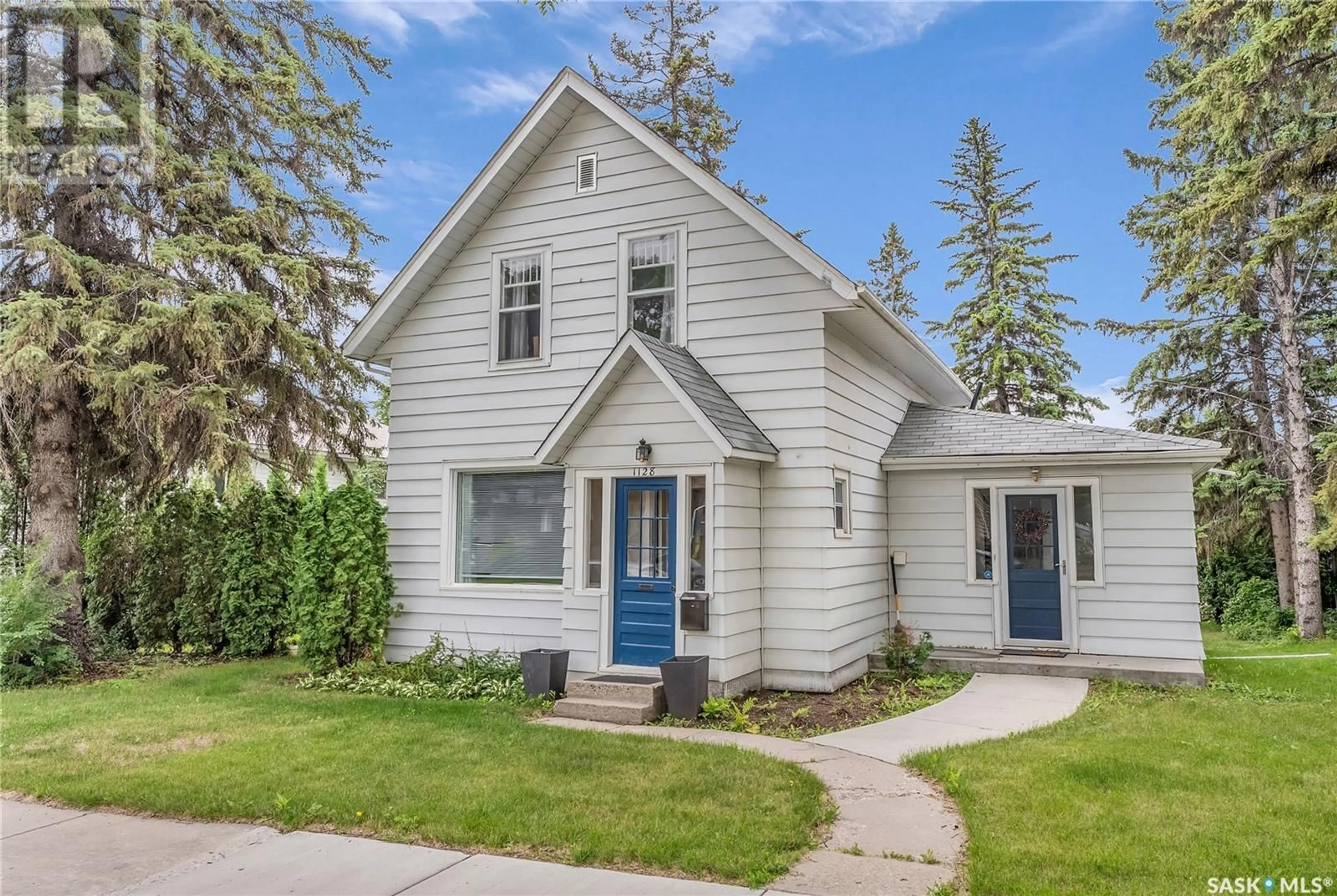 Home with vinyl exterior material, street for 1128 12TH STREET, Saskatoon Saskatchewan S7H0G2