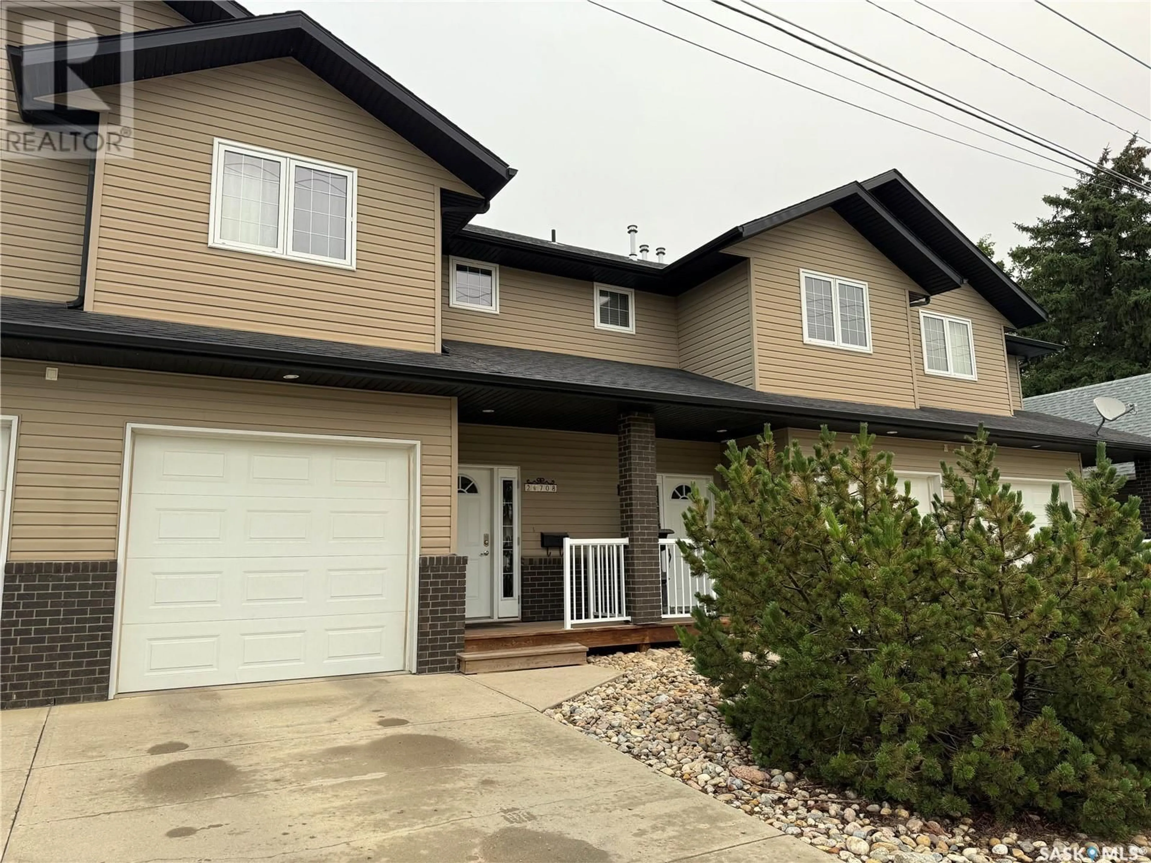 Home with vinyl exterior material, street for 708 - 2 MACDONALD STREET W, Moose Jaw Saskatchewan S6H2W2