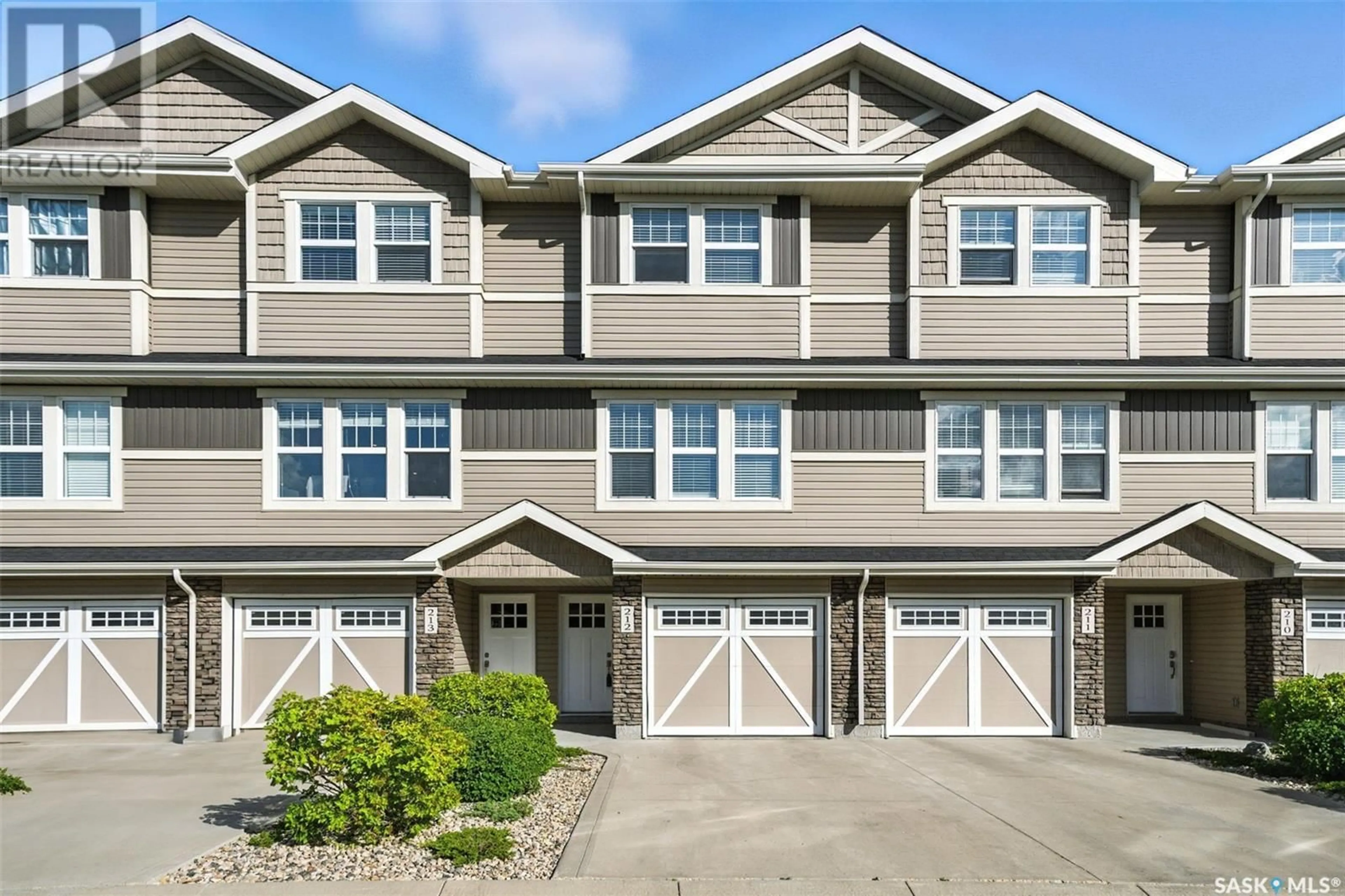 Home with vinyl exterior material, street for 212 542 PRINGLE CRESCENT, Saskatoon Saskatchewan S7T0W9