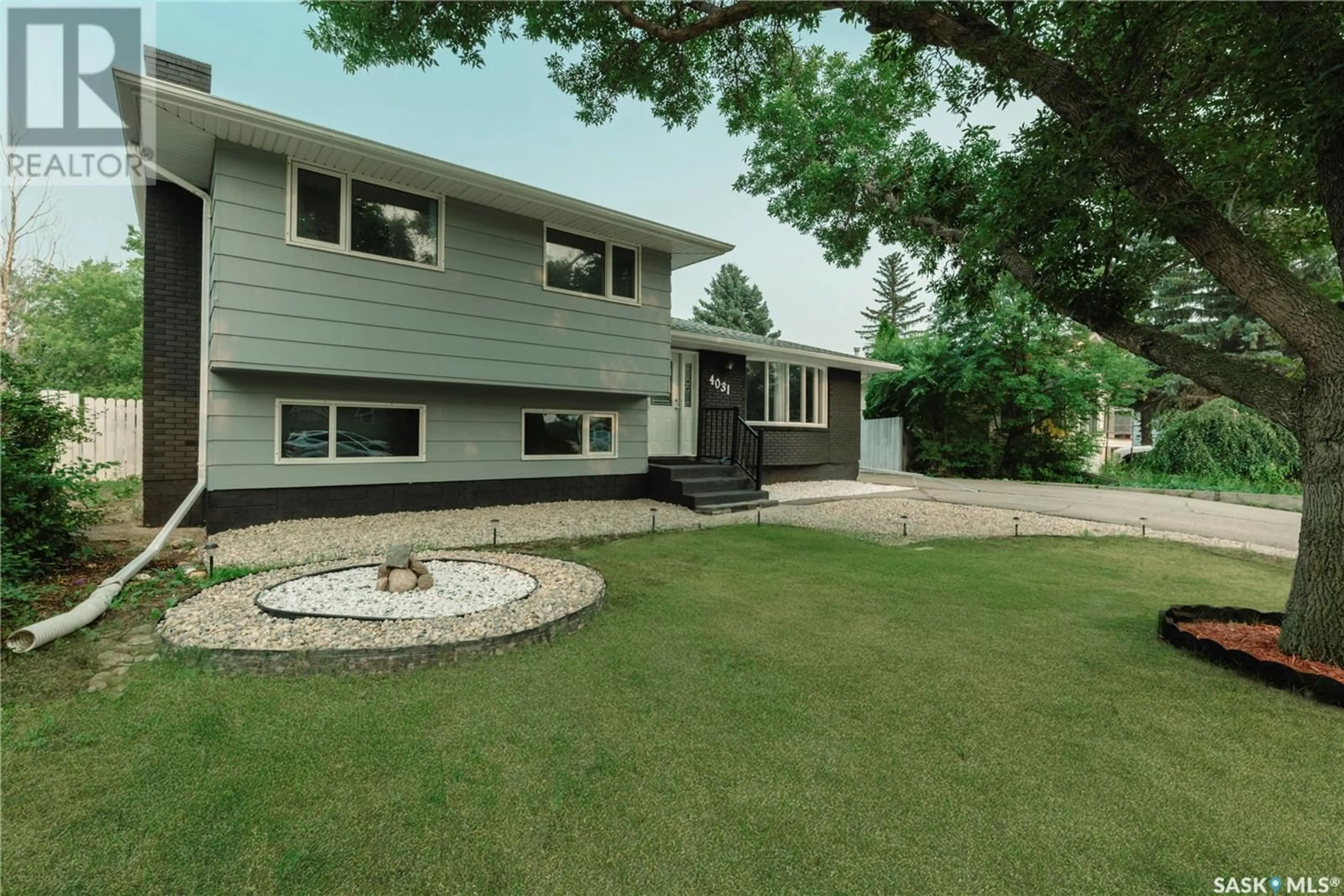 Home with vinyl exterior material, street for 4031 PASQUA STREET, Regina Saskatchewan S4S6C8