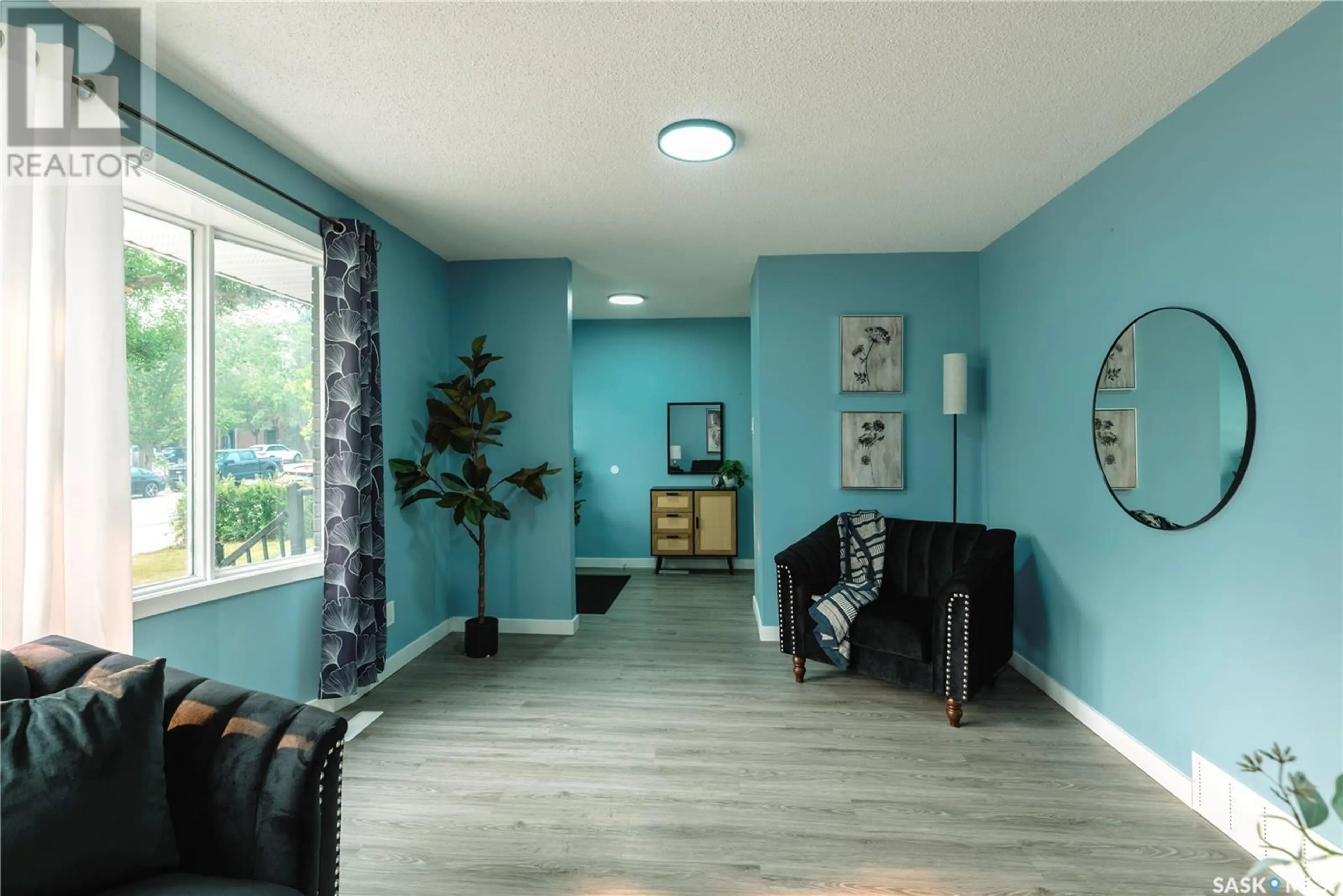 Indoor foyer for 4031 PASQUA STREET, Regina Saskatchewan S4S6C8