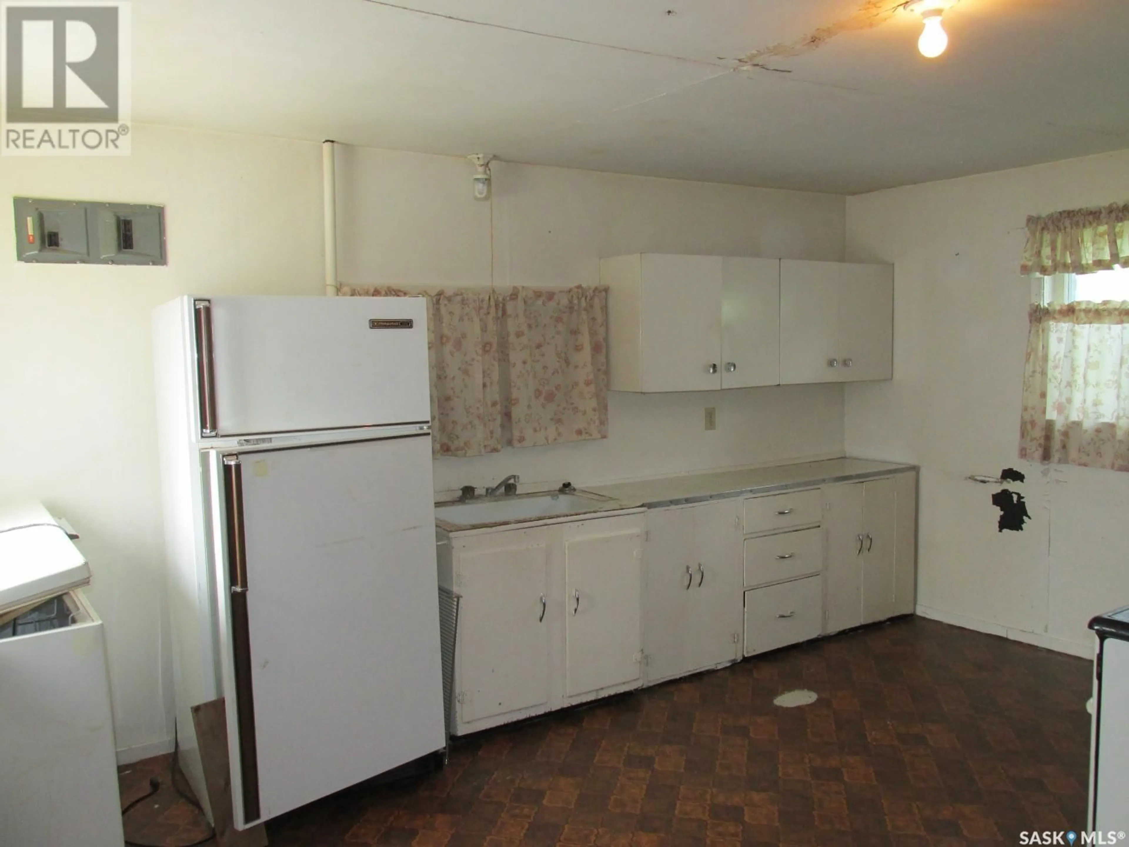 Standard kitchen, unknown for 210 4TH STREET, Nipawin Saskatchewan S0E1E0