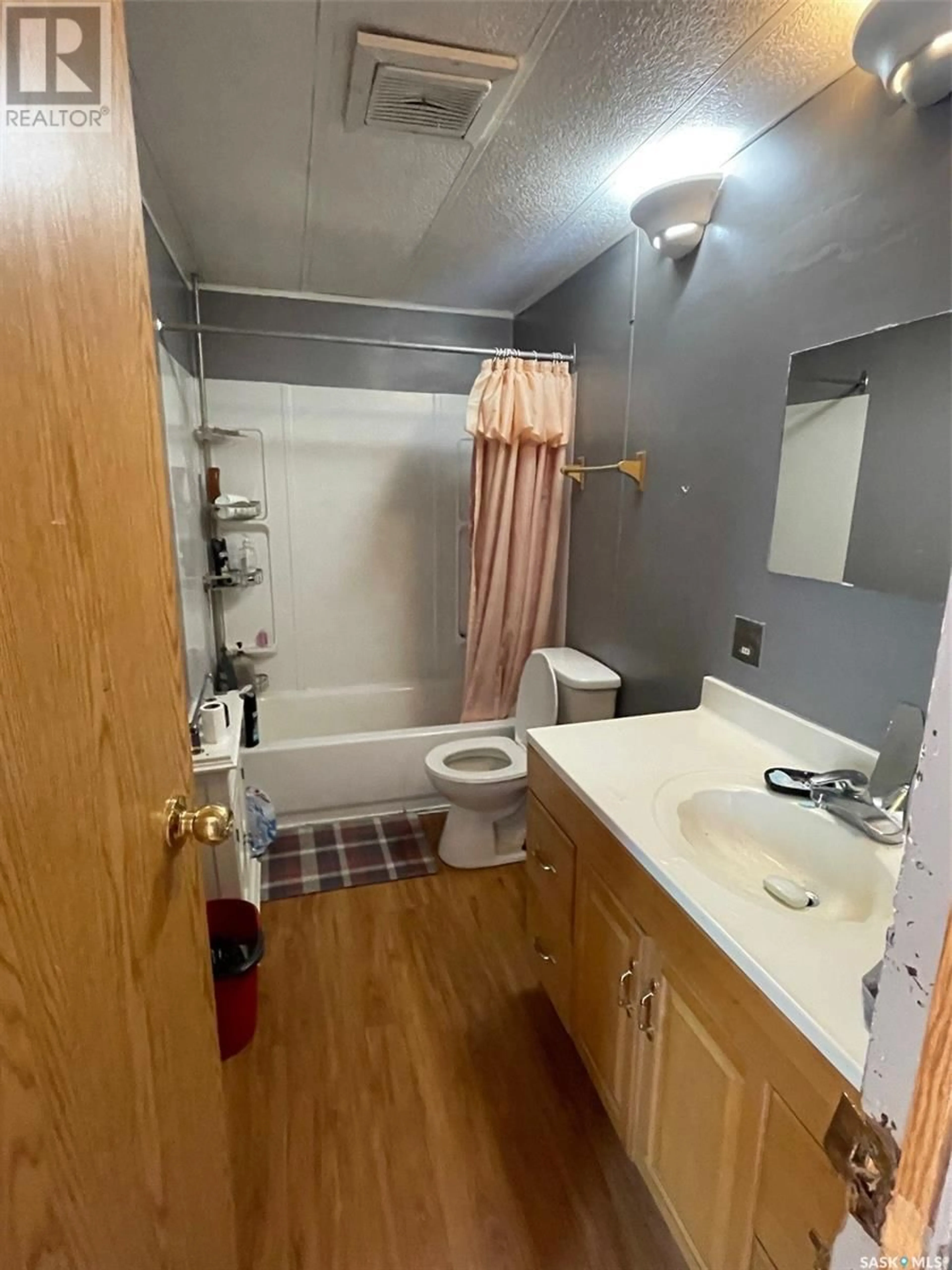 Standard bathroom, floor is not visible for 608 7TH STREET, Meadow Lake Saskatchewan S9X1J4