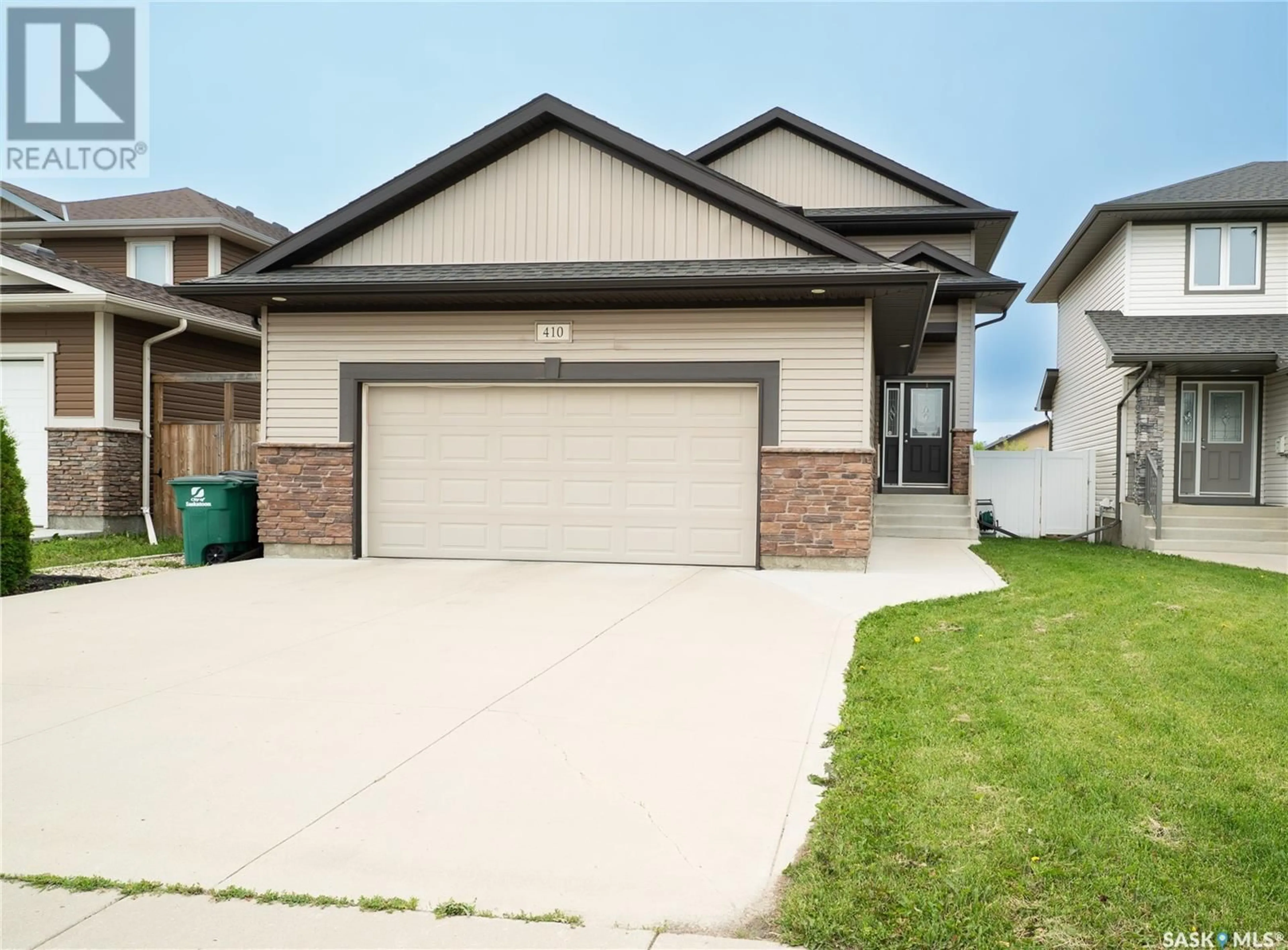 Home with vinyl exterior material, street for 410 LEHRER MANOR, Saskatoon Saskatchewan S7R0L3