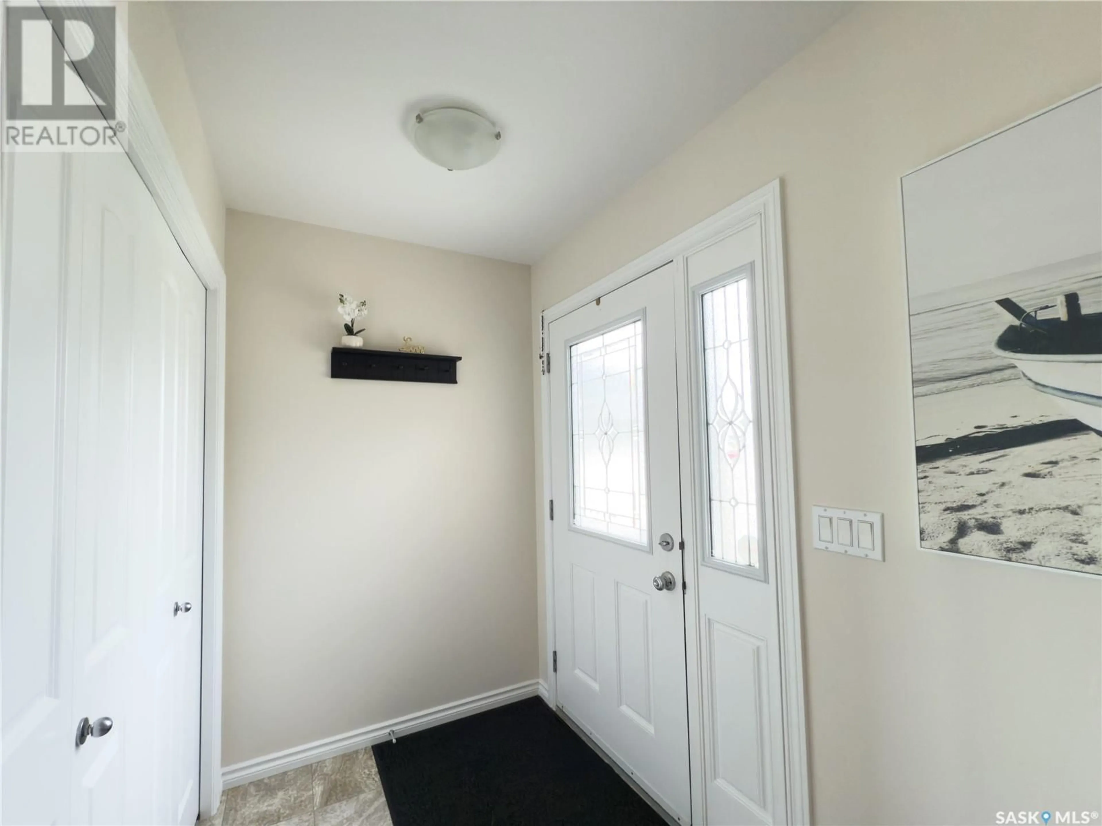 Indoor entryway for 410 LEHRER MANOR, Saskatoon Saskatchewan S7R0L3