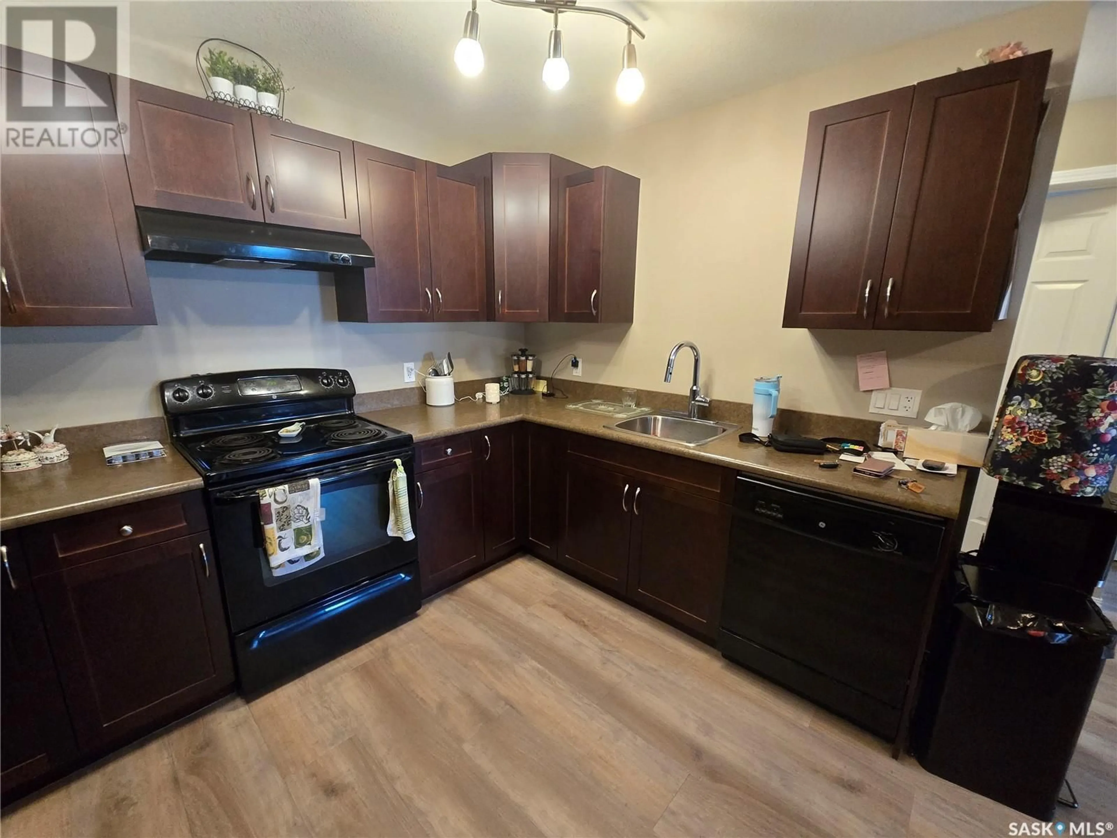 Standard kitchen, unknown for 203 - 825 GLADSTONE STREET, Swift Current Saskatchewan S9H5P1