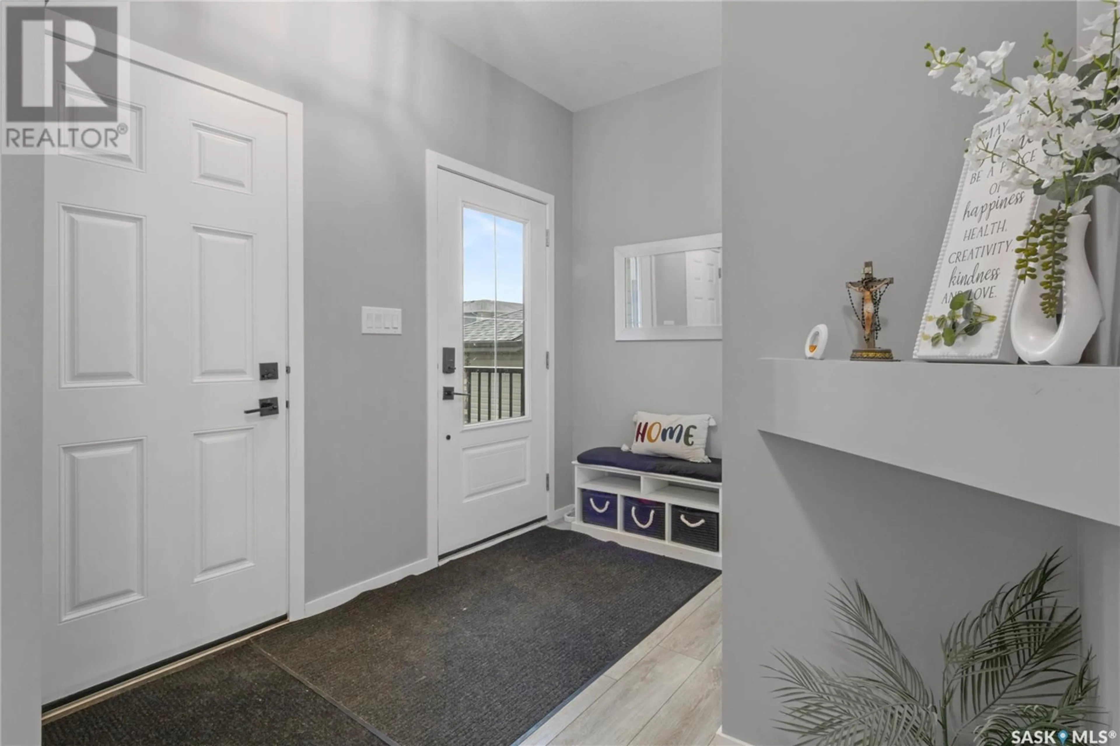 Indoor entryway for 454 ANISKOTAW WAY, Saskatoon Saskatchewan S7V1M3