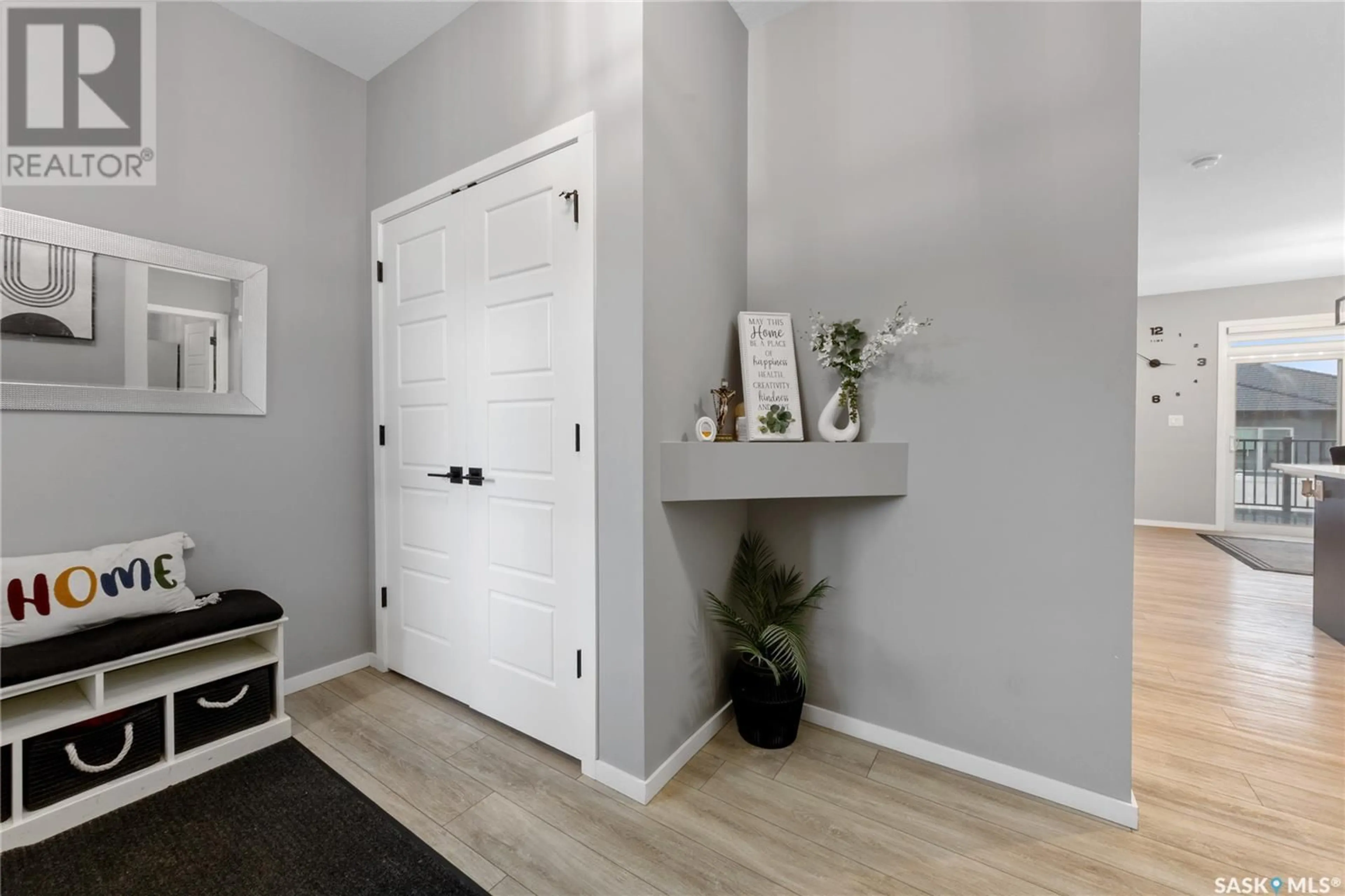 Indoor entryway for 454 ANISKOTAW WAY, Saskatoon Saskatchewan S7V1M3