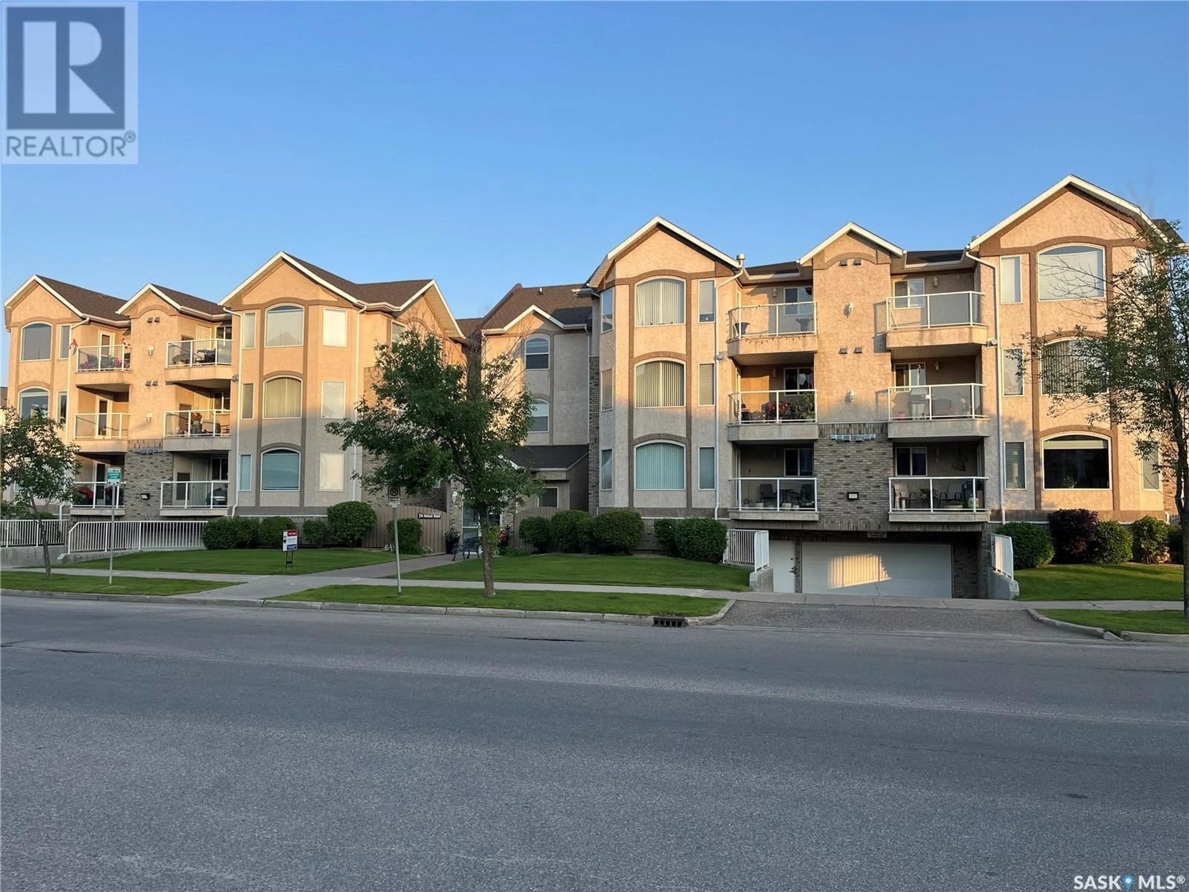 A pic from outside/outdoor area/front of a property/back of a property/a pic from drone, unknown for 301 - 314 NELSON ROAD, Saskatoon Saskatchewan S7S1N3
