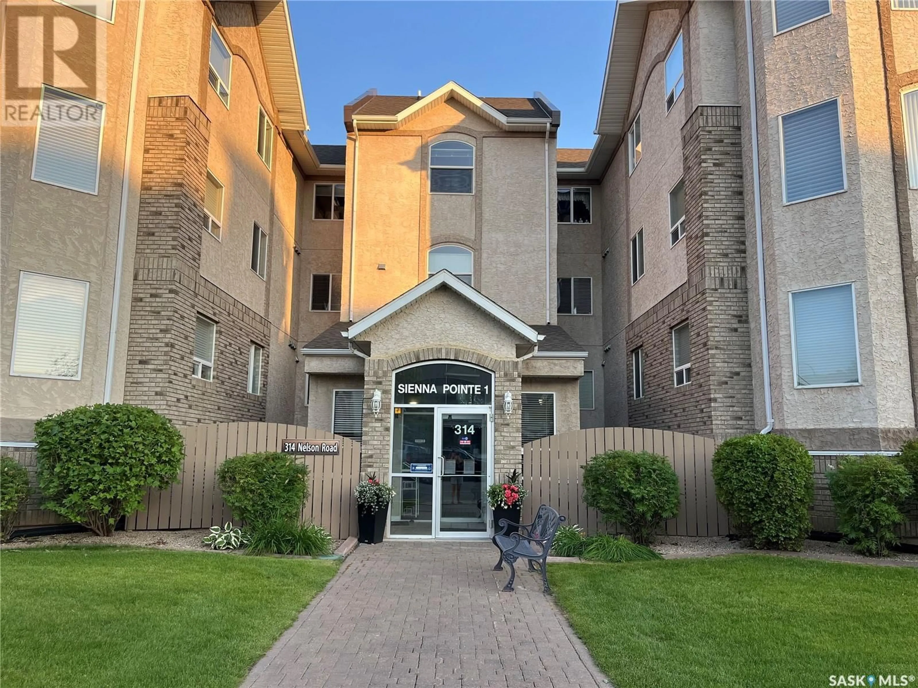Indoor foyer for 301 - 314 NELSON ROAD, Saskatoon Saskatchewan S7S1N3