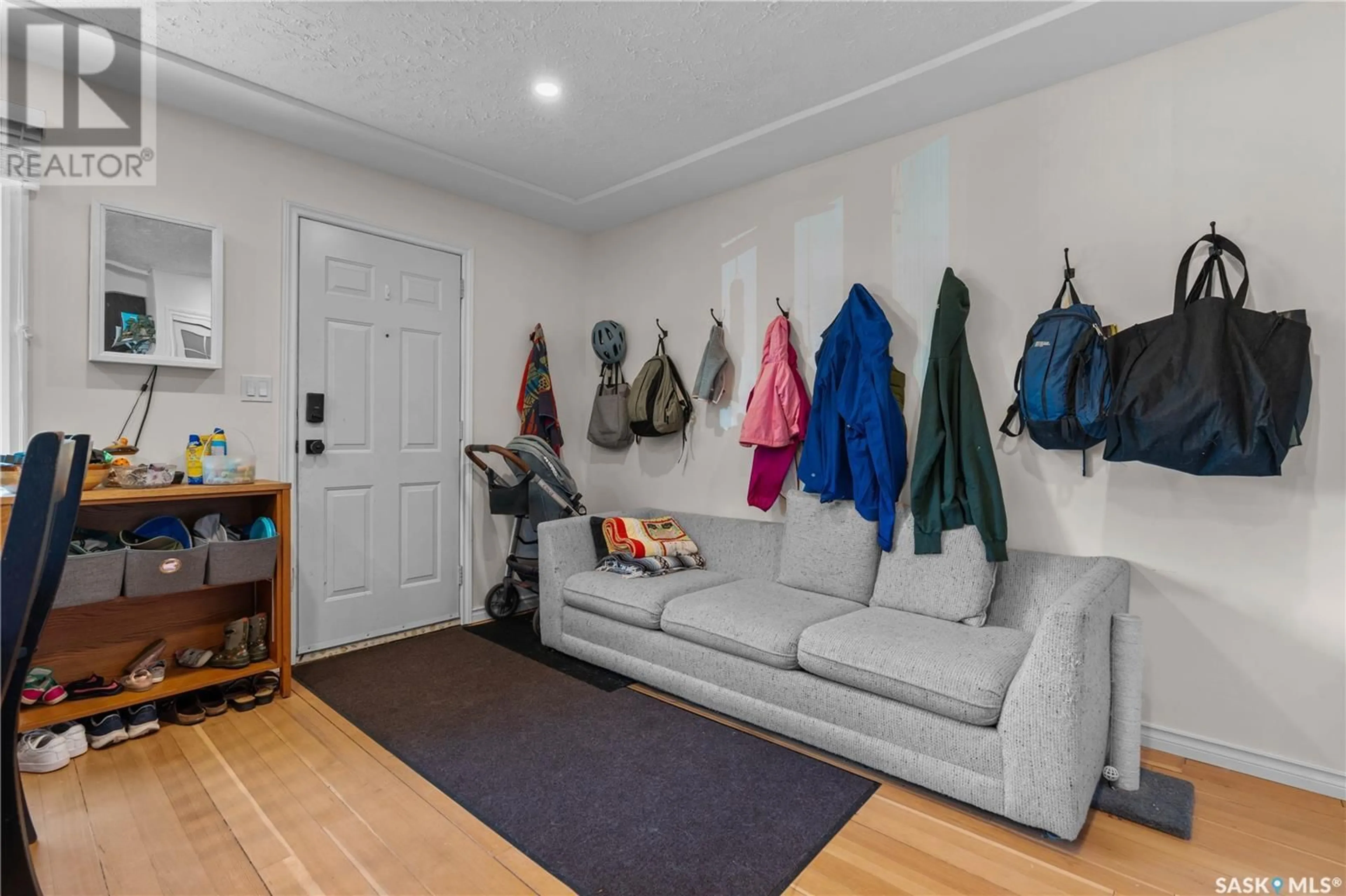 Indoor entryway for 2819 MCDONALD STREET, Regina Saskatchewan S4N3A1