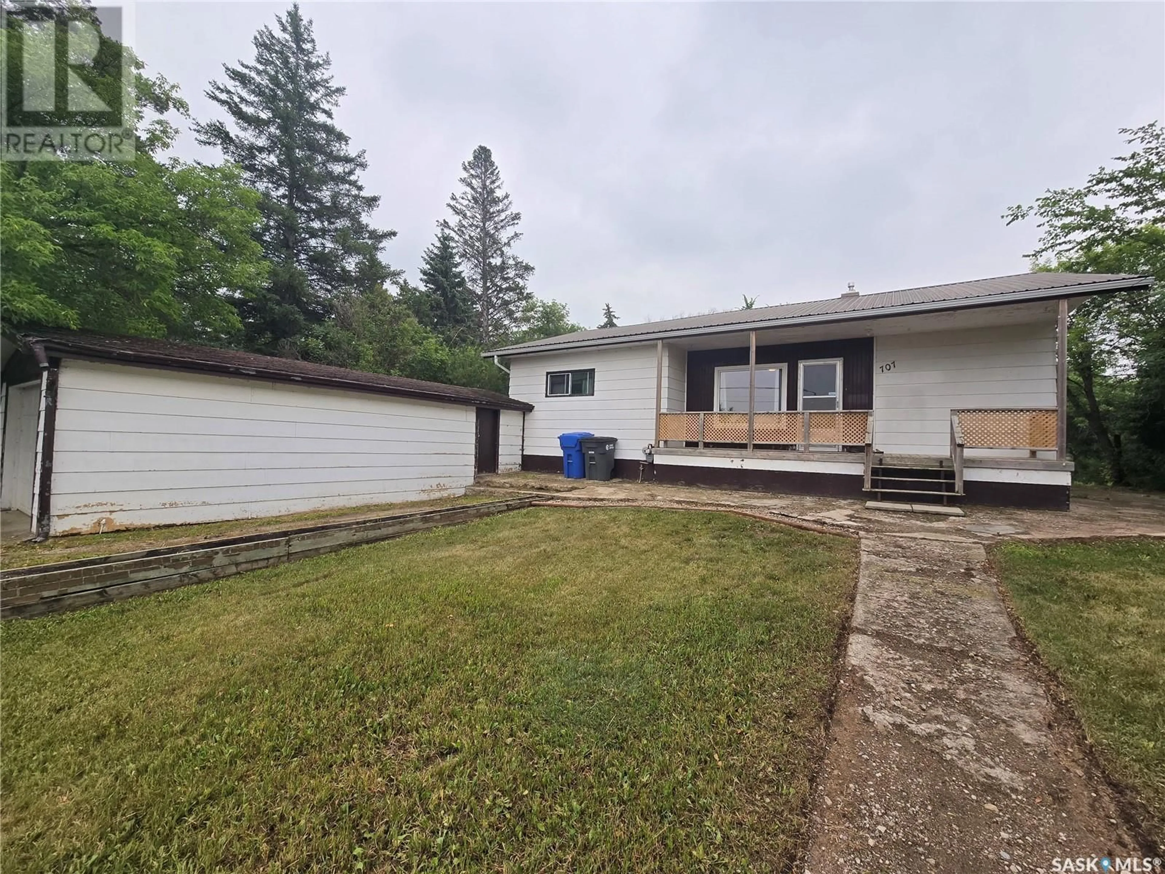 A pic from outside/outdoor area/front of a property/back of a property/a pic from drone, street for 707 POPLAR STREET, Wolseley Saskatchewan S0G5H0