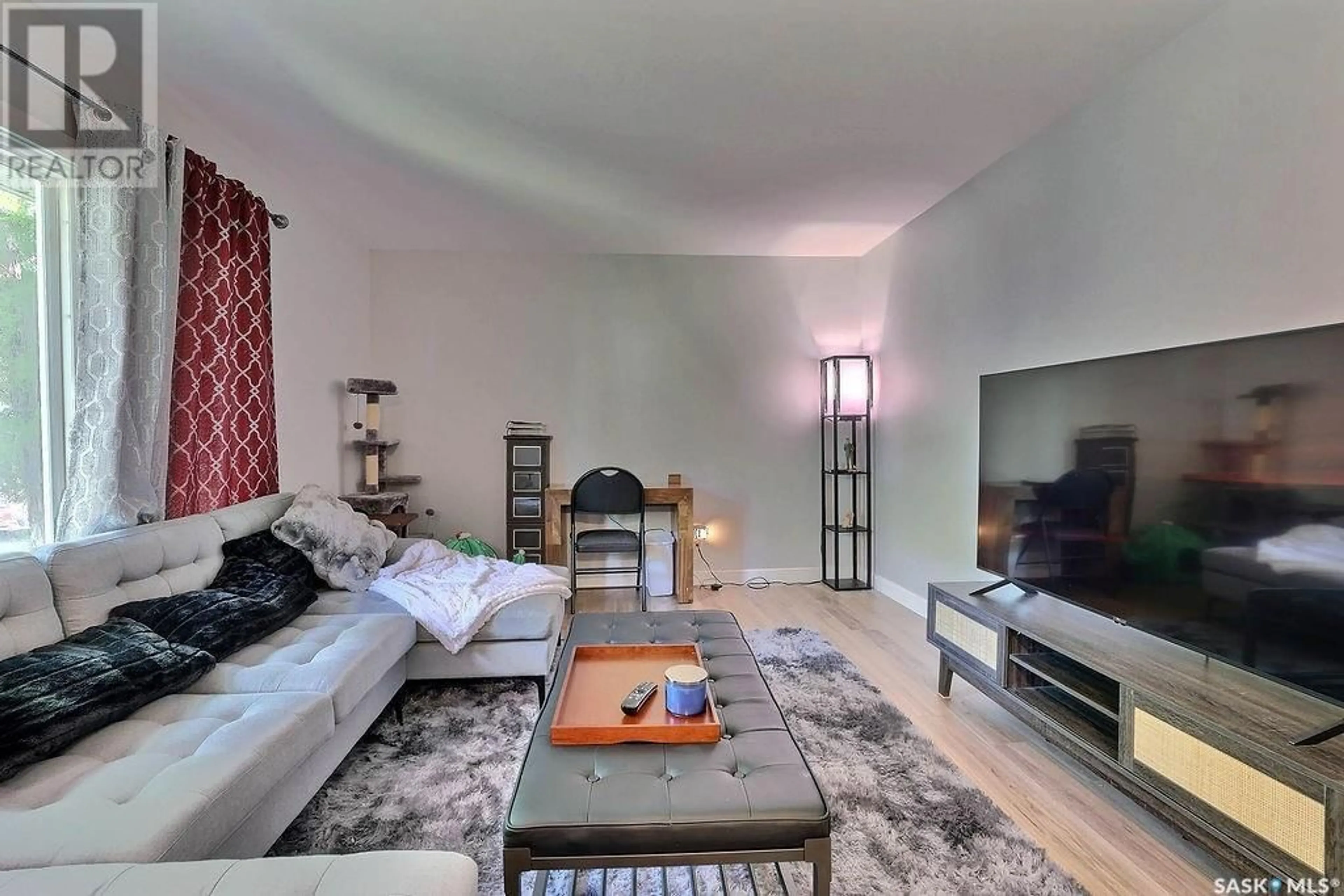 Living room with furniture, unknown for 509 18TH AVENUE, Regina Saskatchewan S4N1E5