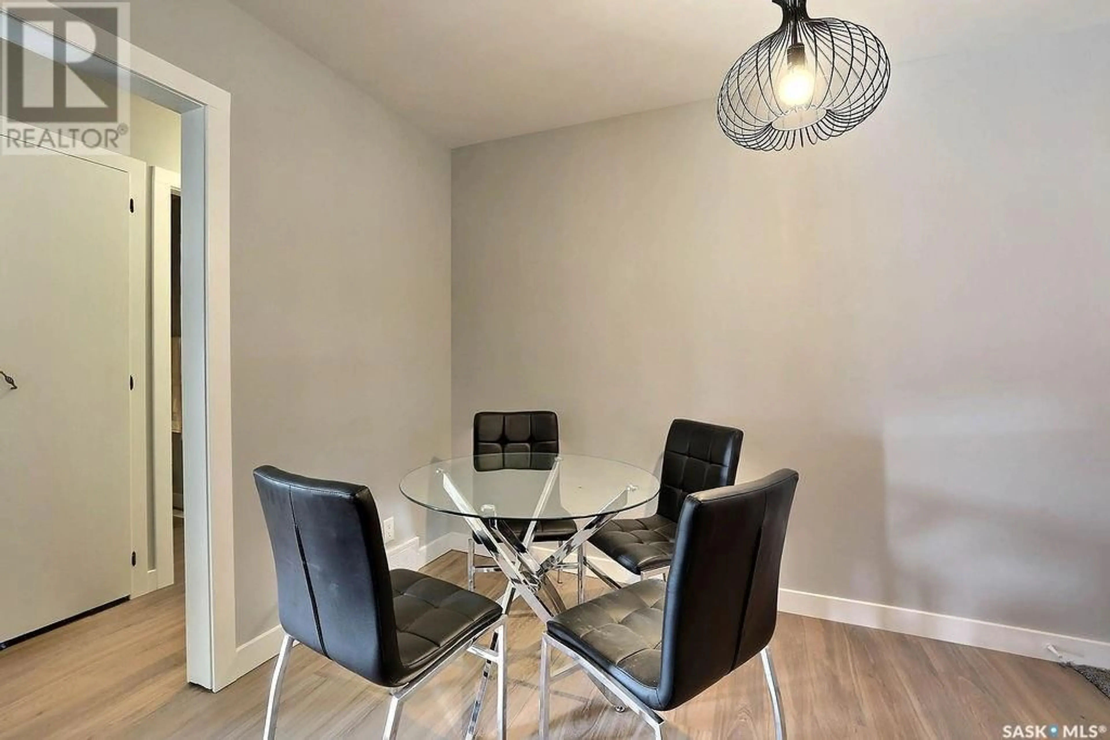 Dining room, wood/laminate floor for 509 18TH AVENUE, Regina Saskatchewan S4N1E5