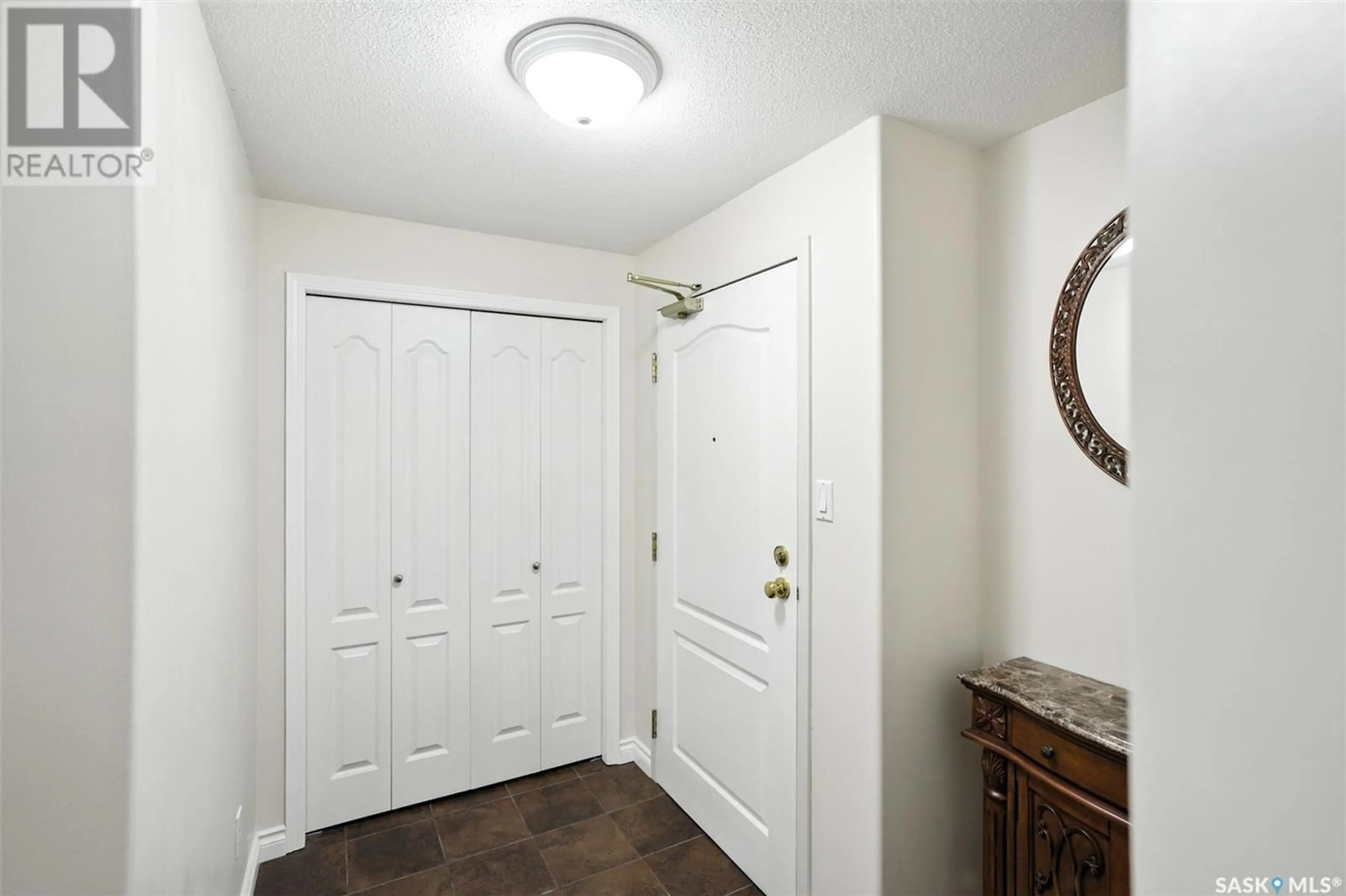 Indoor entryway for 303 - 406 5TH AVENUE, Saskatoon Saskatchewan S7K2P6
