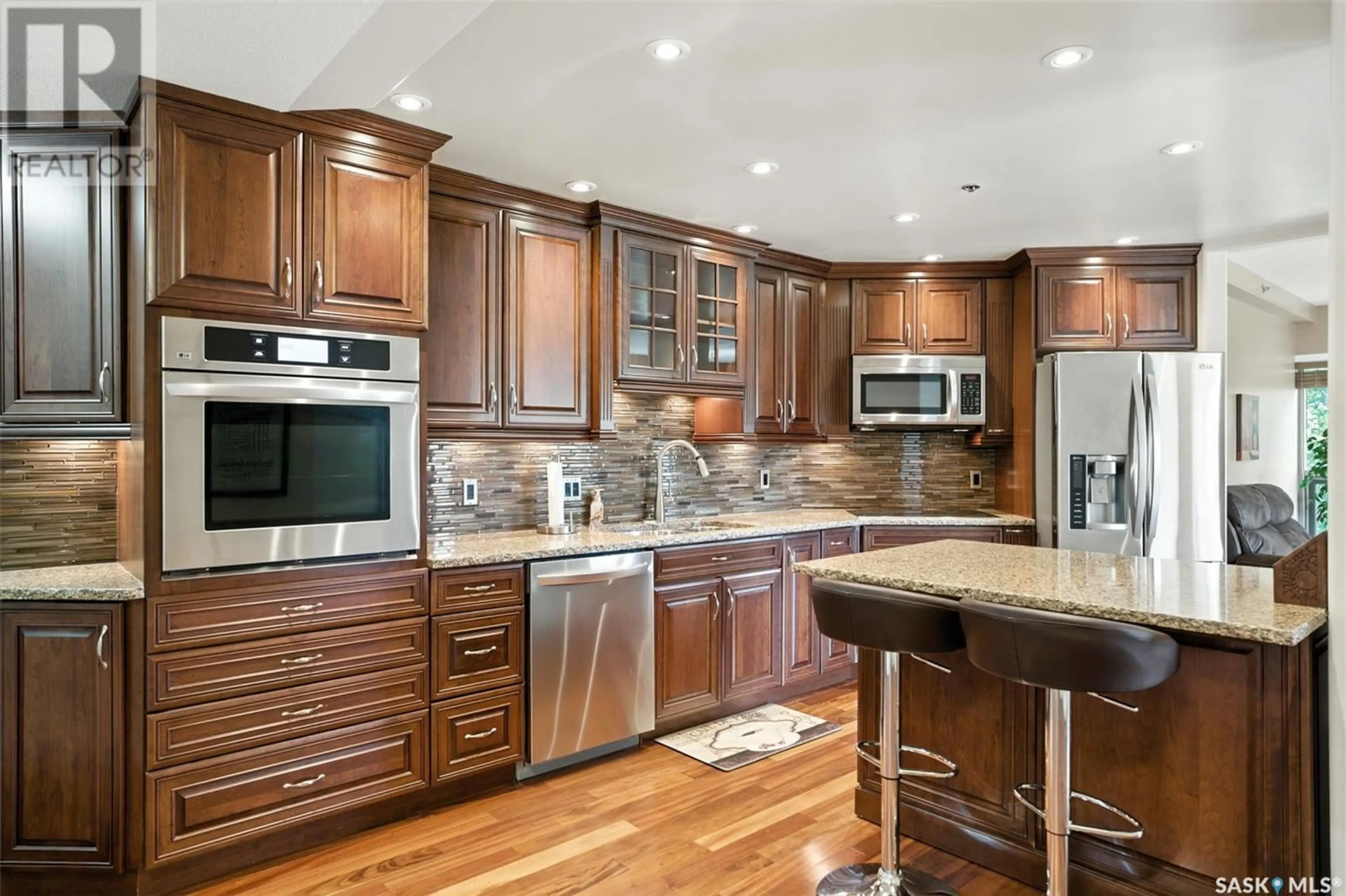 Open concept kitchen, ceramic/tile floor for 303 - 406 5TH AVENUE, Saskatoon Saskatchewan S7K2P6