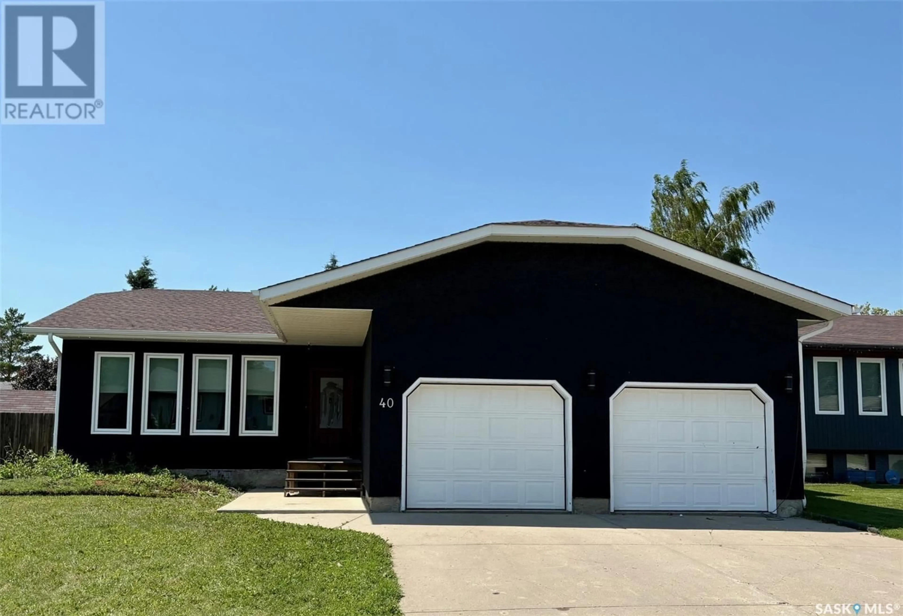 Home with vinyl exterior material, street for 40 BULL CRESCENT, Yorkton Saskatchewan S3N3W7
