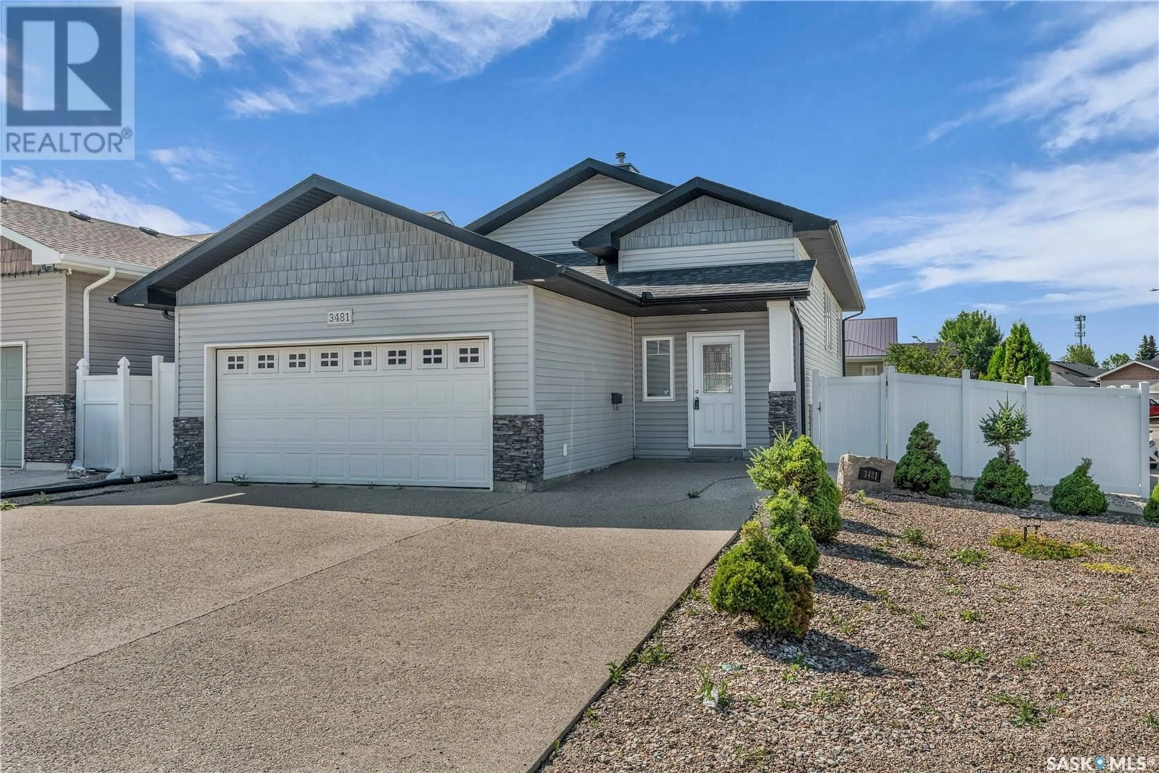 Home with vinyl exterior material, street for 3481 MACLACHLAN CRESCENT, Regina Saskatchewan S4R8V2