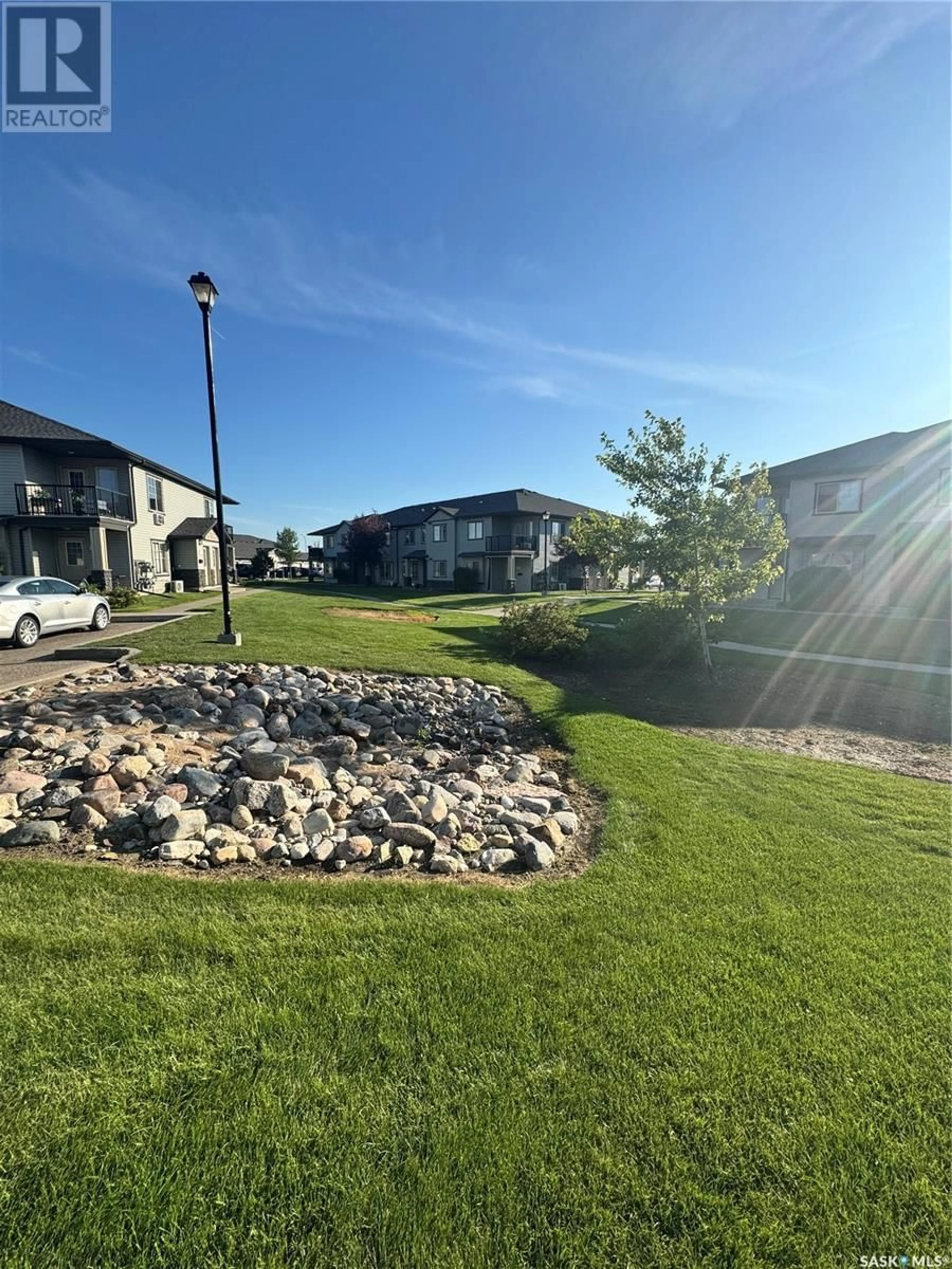 A pic from outside/outdoor area/front of a property/back of a property/a pic from drone, unknown for 28 5019 JAMES HILL ROAD, Regina Saskatchewan S4W0B9