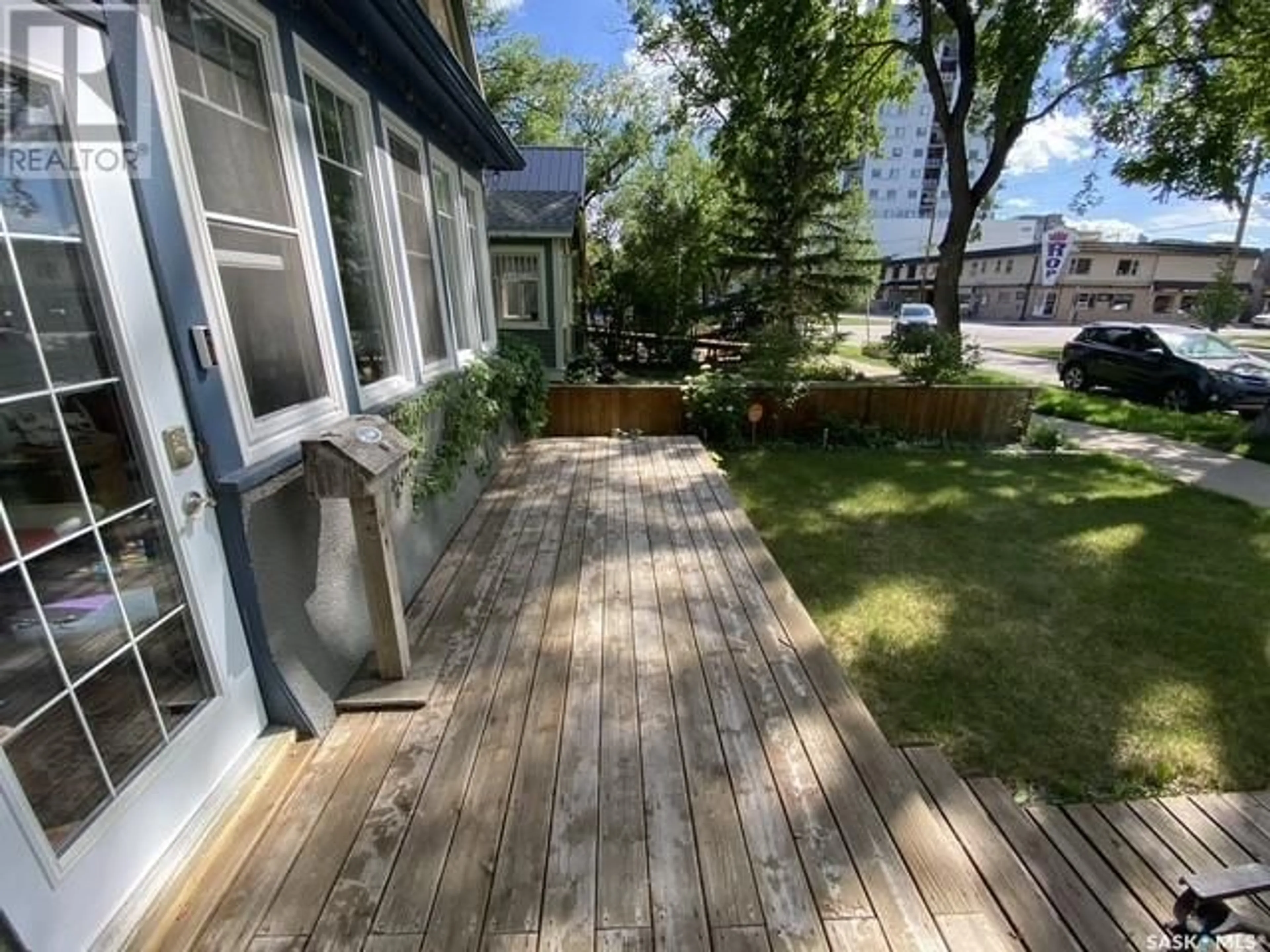 Patio, street for 715 DUFFERIN AVENUE, Saskatoon Saskatchewan S7N1C3