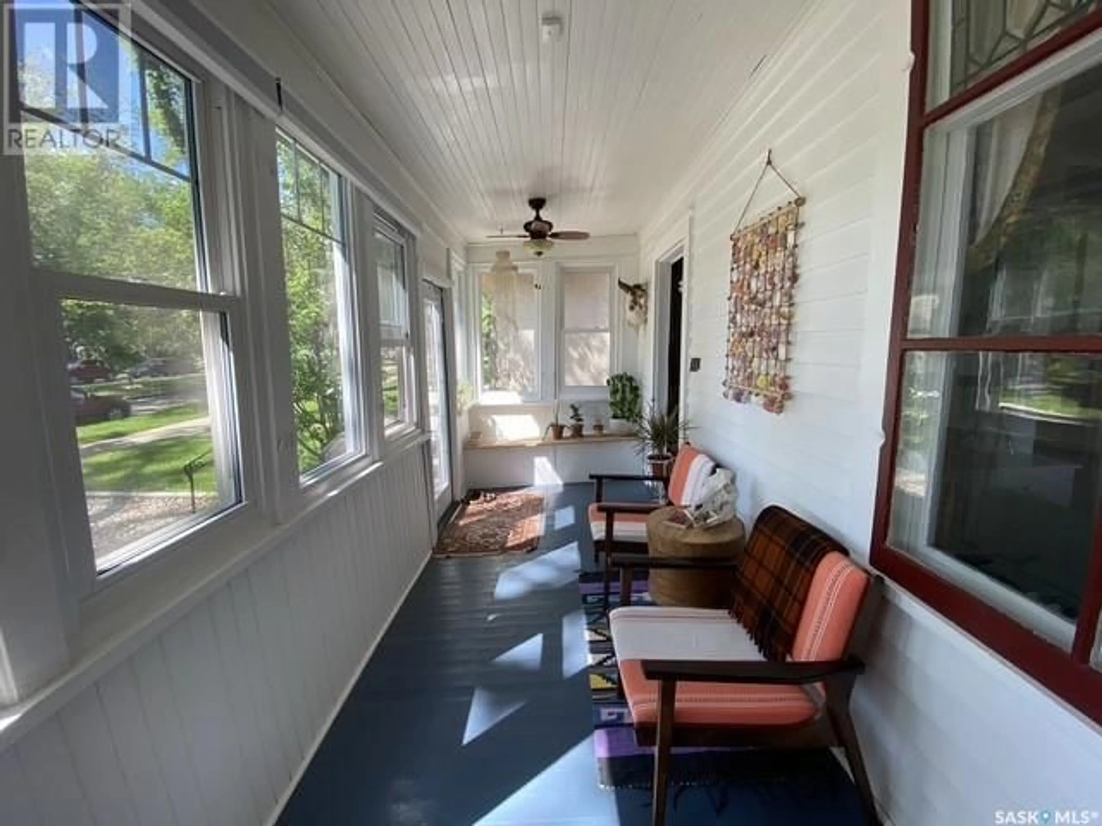 Indoor entryway for 715 DUFFERIN AVENUE, Saskatoon Saskatchewan S7N1C3