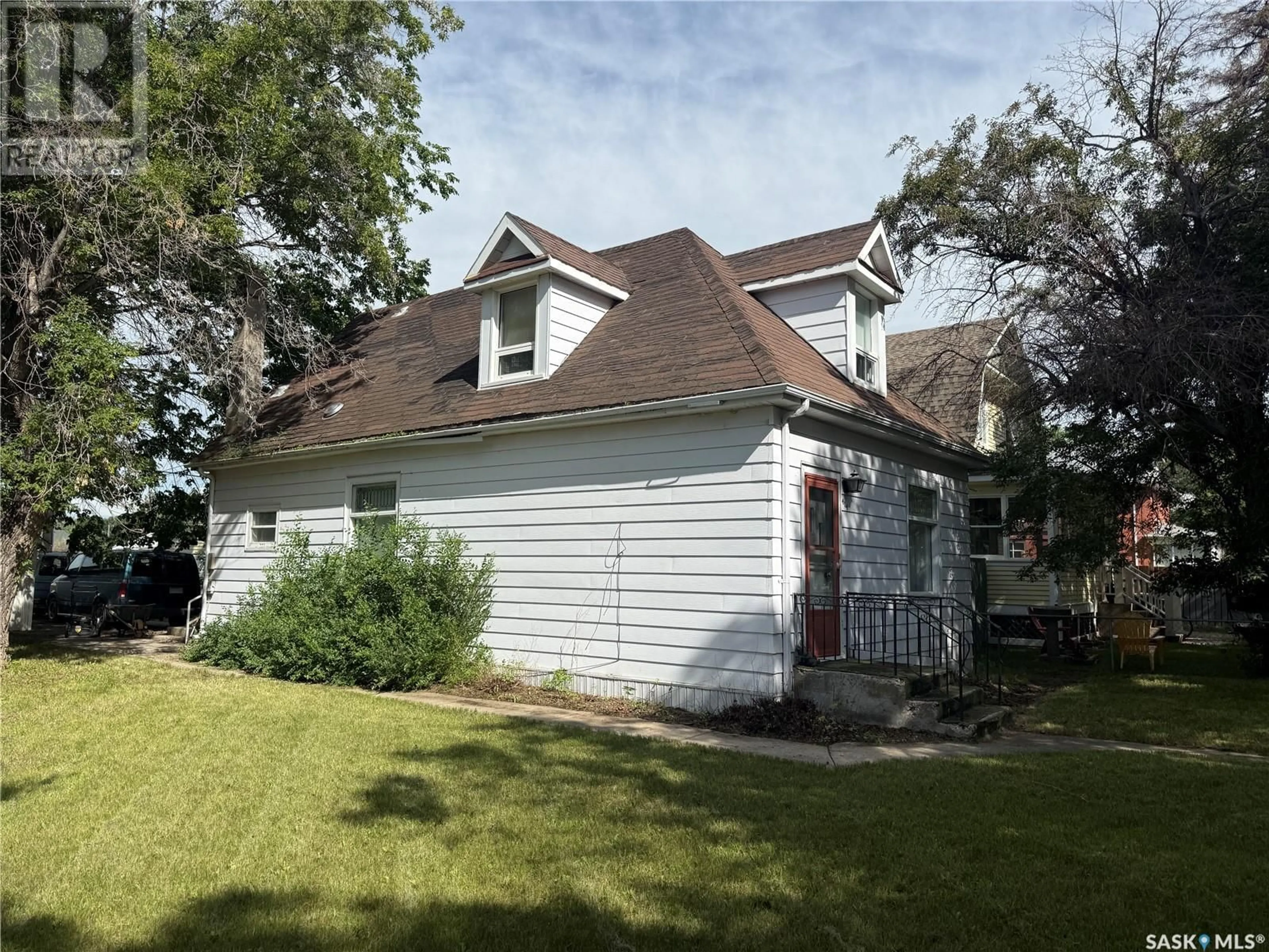 Home with vinyl exterior material, street for 414 PANGMAN STREET, Outlook Saskatchewan S0L2N0