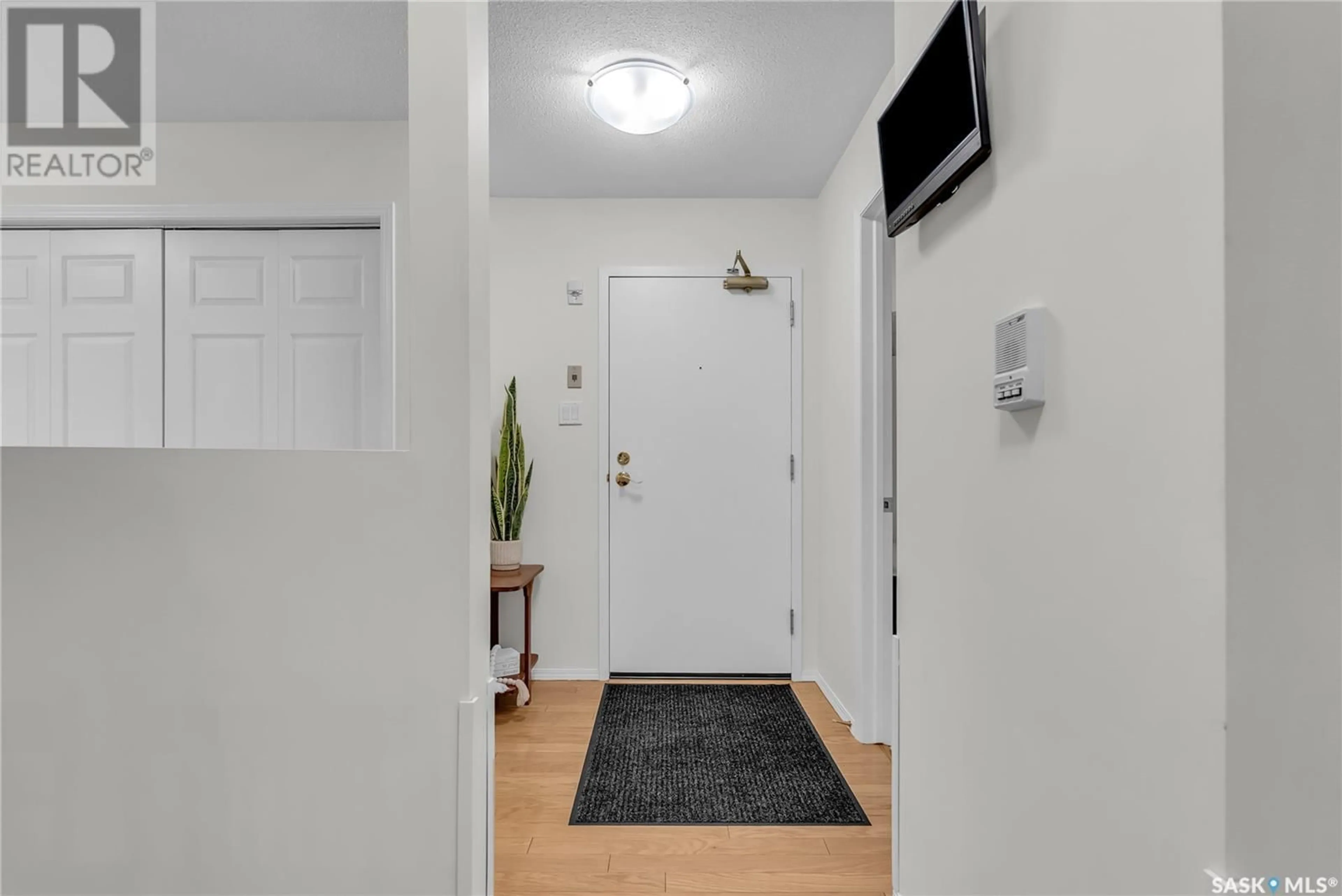 Indoor entryway for 105 - 2305 ADELAIDE STREET E, Saskatoon Saskatchewan S7J5H6
