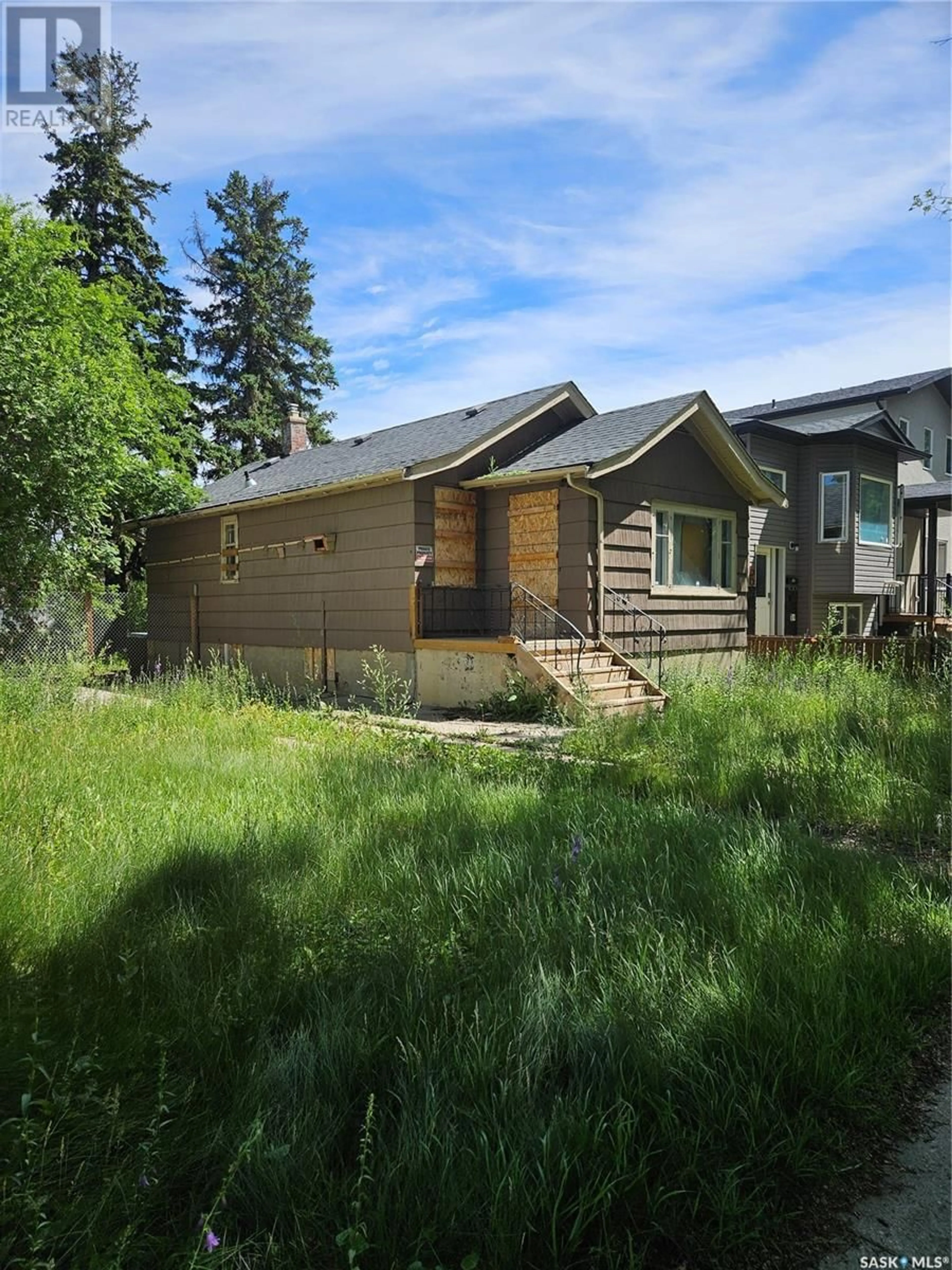 Shed for 1324 B AVENUE, Saskatoon Saskatchewan S7L1C9