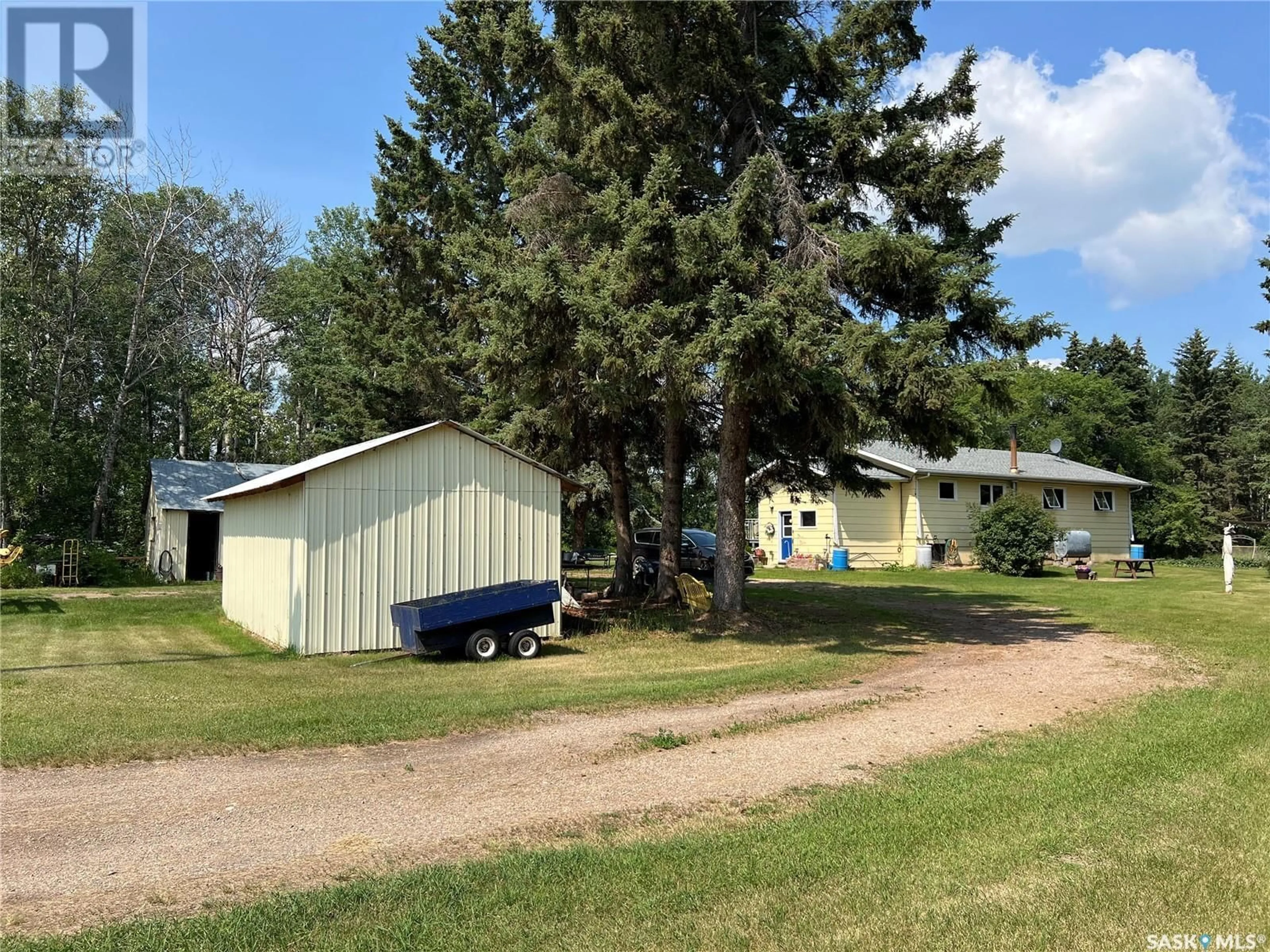 A pic from outside/outdoor area/front of a property/back of a property/a pic from drone, unknown for 13 KM EAST OF MEADOW LAKE, Meadow Lake Rm No.588 Saskatchewan S9X1Y1