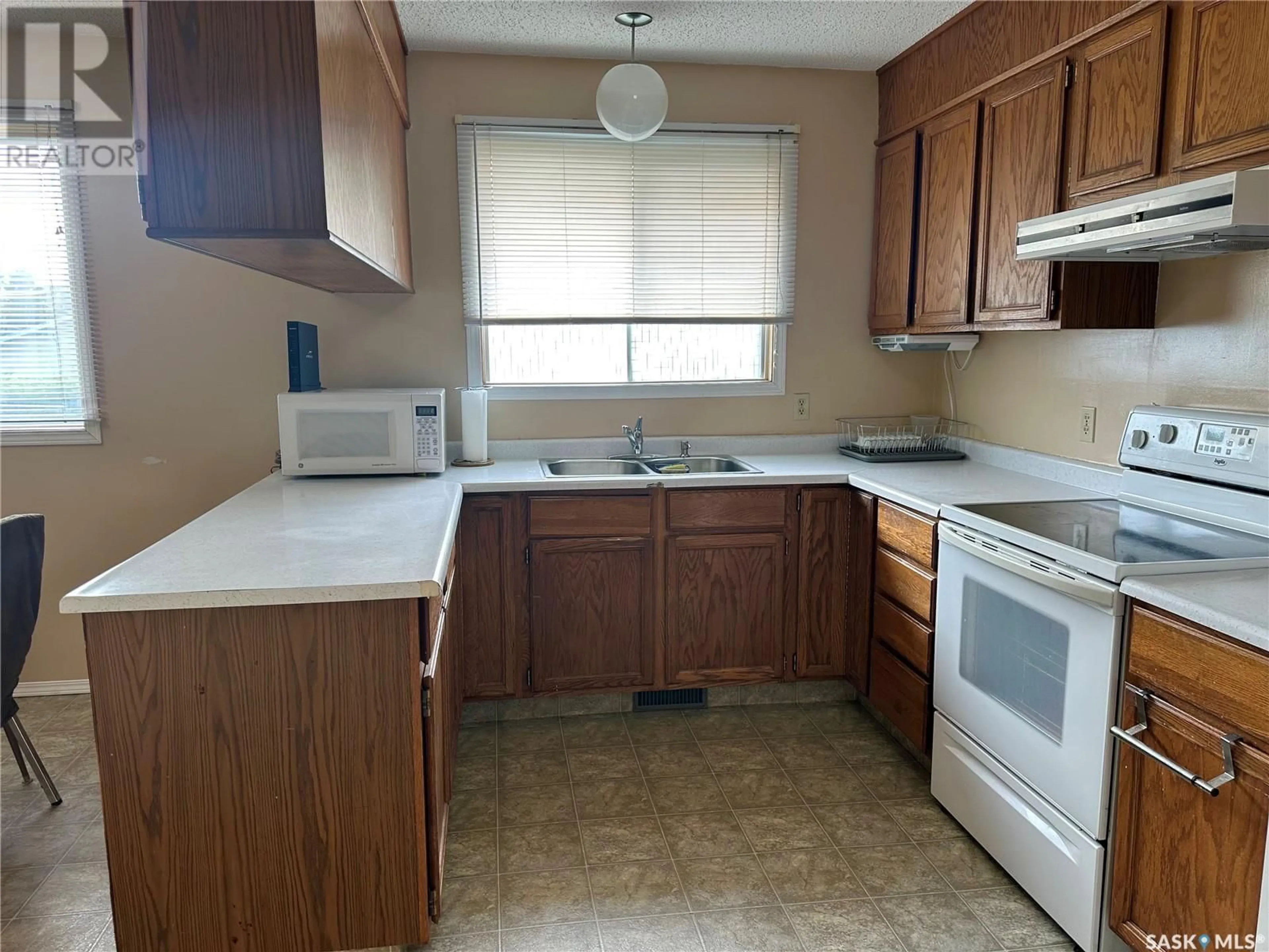 Standard kitchen, unknown for E - 401 1ST AVENUE, Spiritwood Saskatchewan S0J2M0