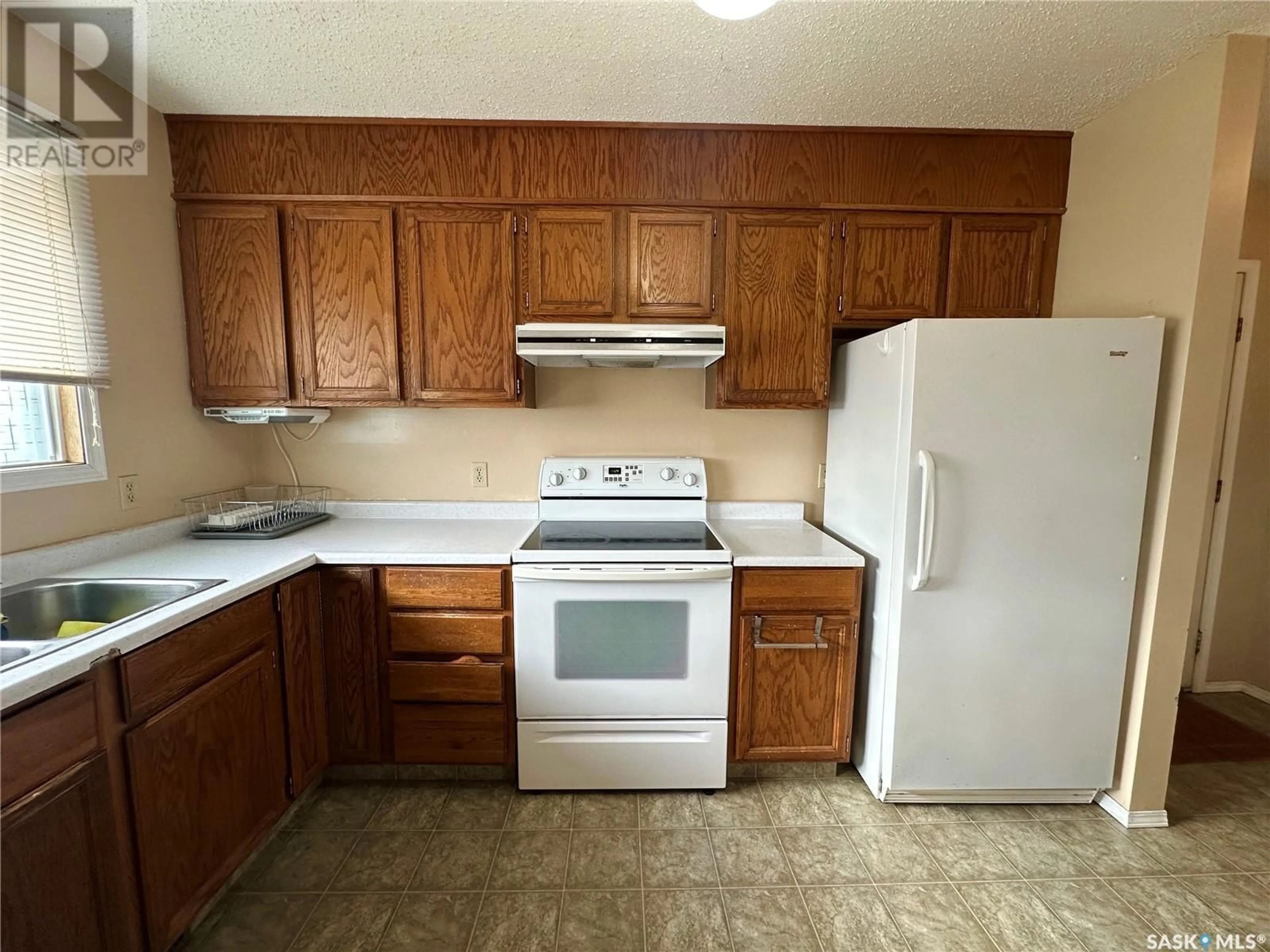 Standard kitchen, unknown for E - 401 1ST AVENUE, Spiritwood Saskatchewan S0J2M0