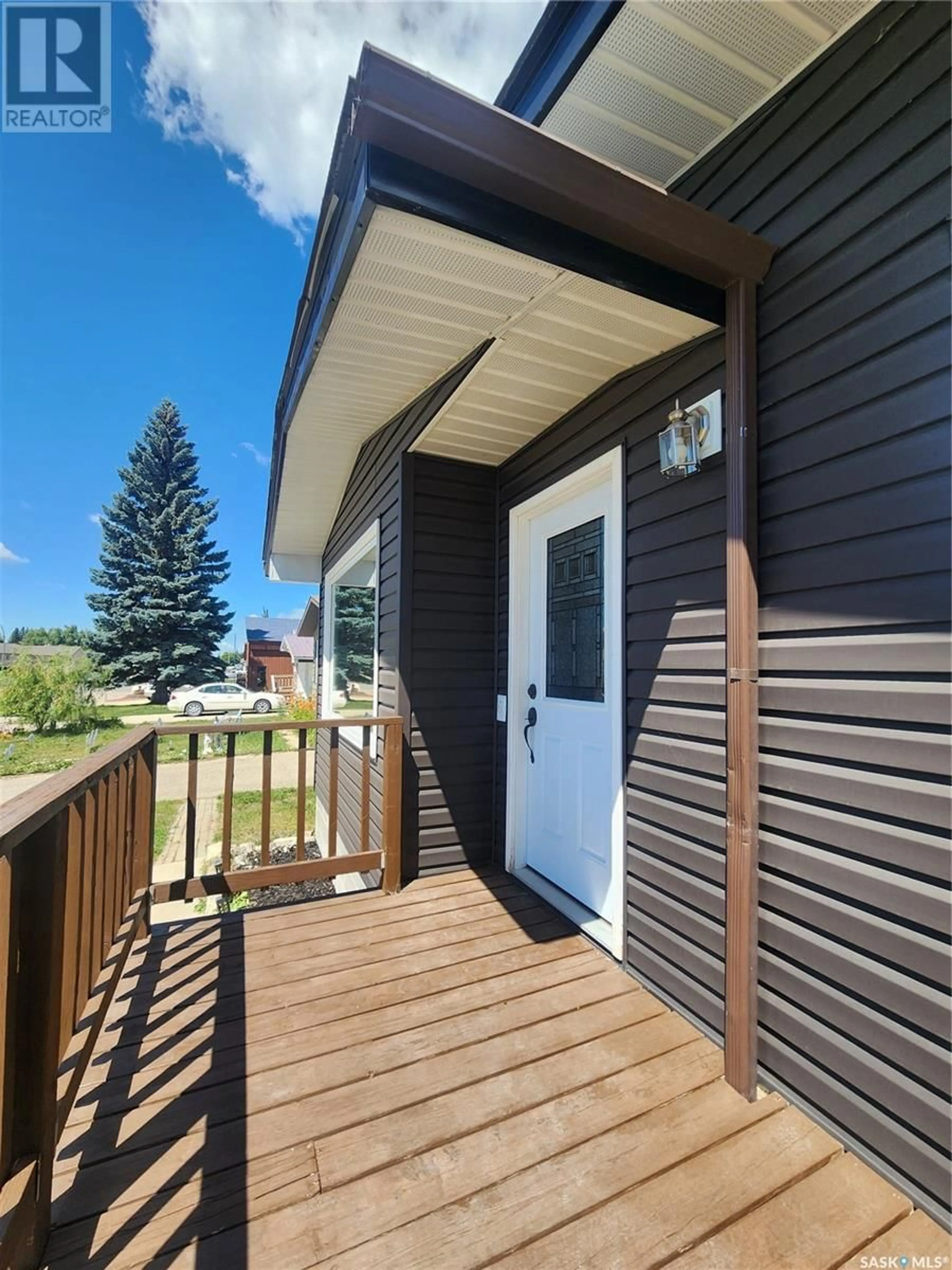 Home with vinyl exterior material, unknown for 126 11TH AVENUE, Melville Saskatchewan S0A2P0