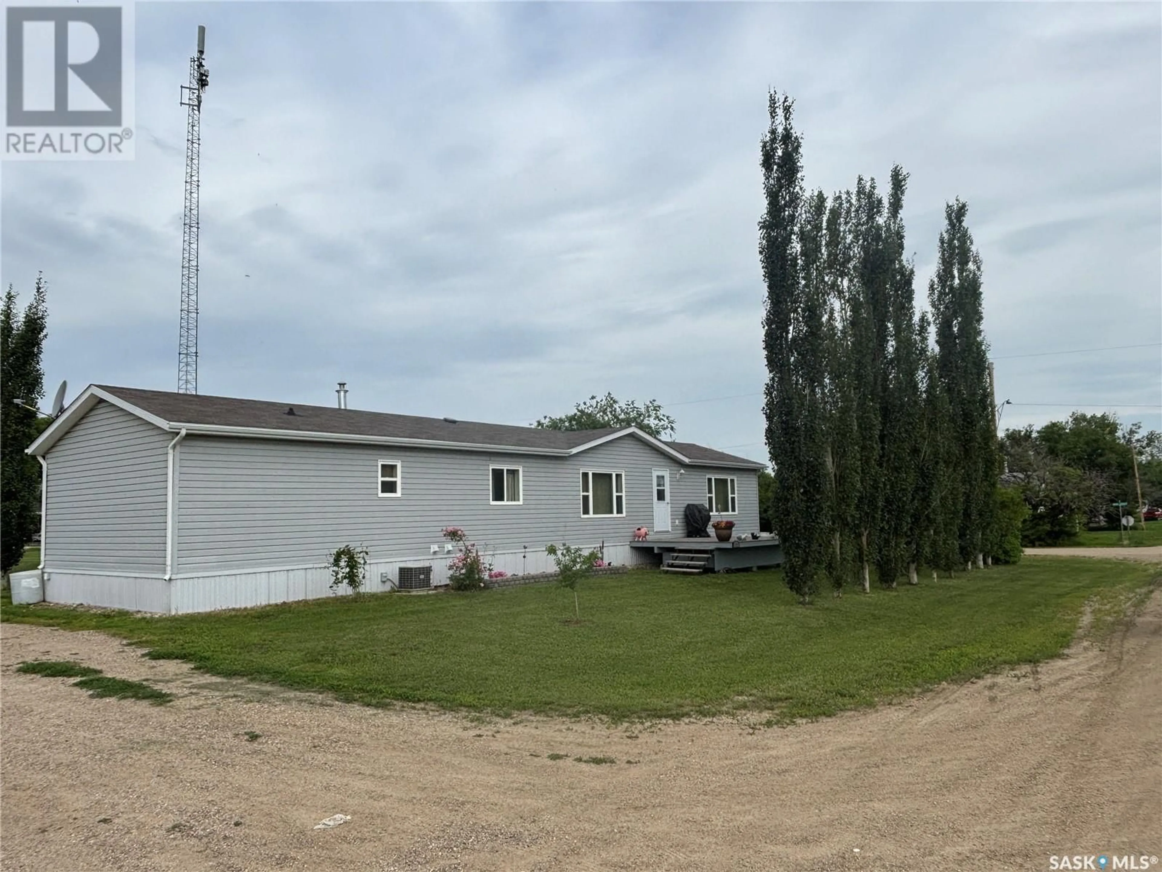 A pic from outside/outdoor area/front of a property/back of a property/a pic from drone, unknown for 112 2ND AVENUE, Macrorie Saskatchewan S0L2E0