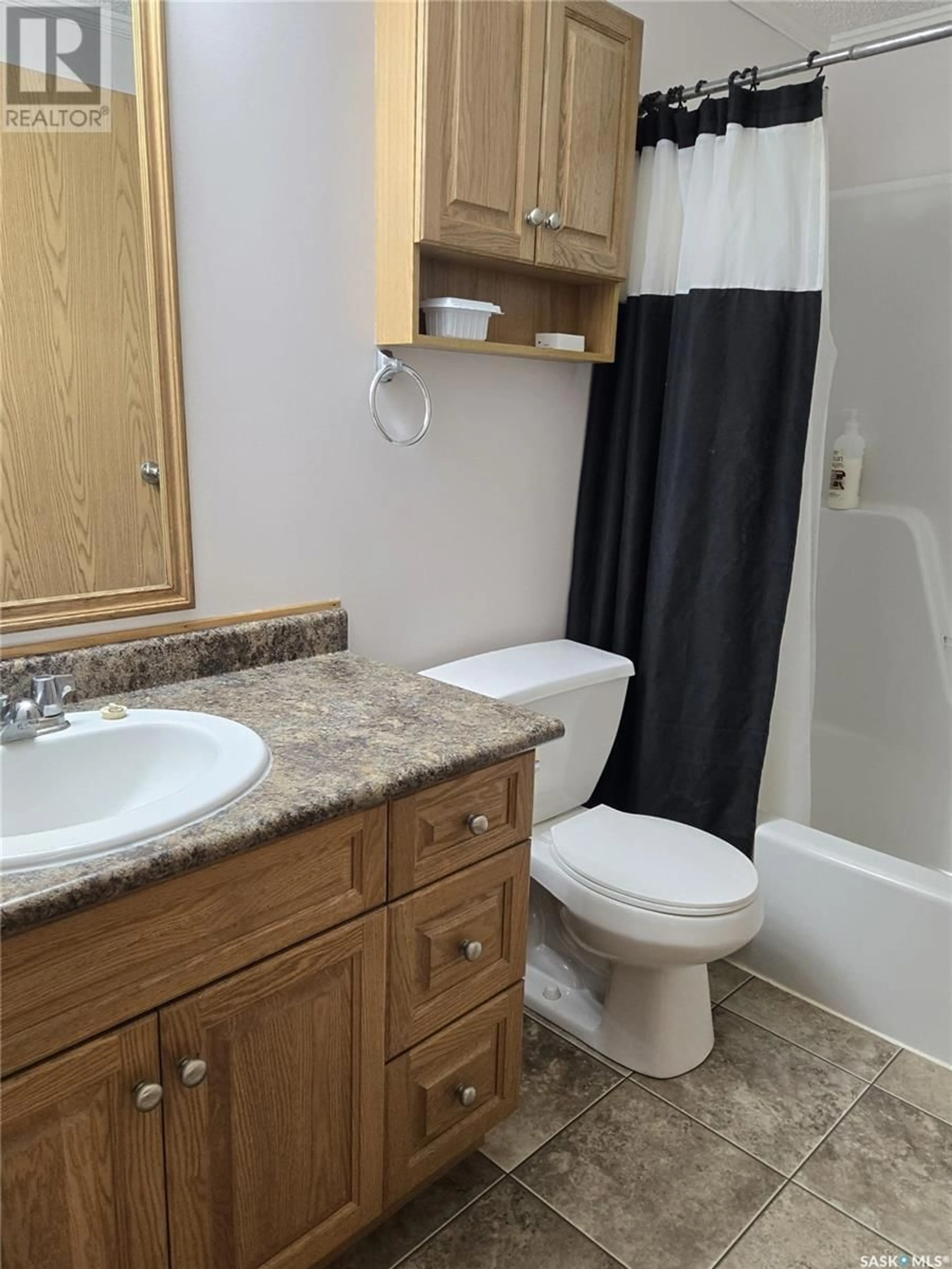 Standard bathroom, unknown for 112 2ND AVENUE, Macrorie Saskatchewan S0L2E0
