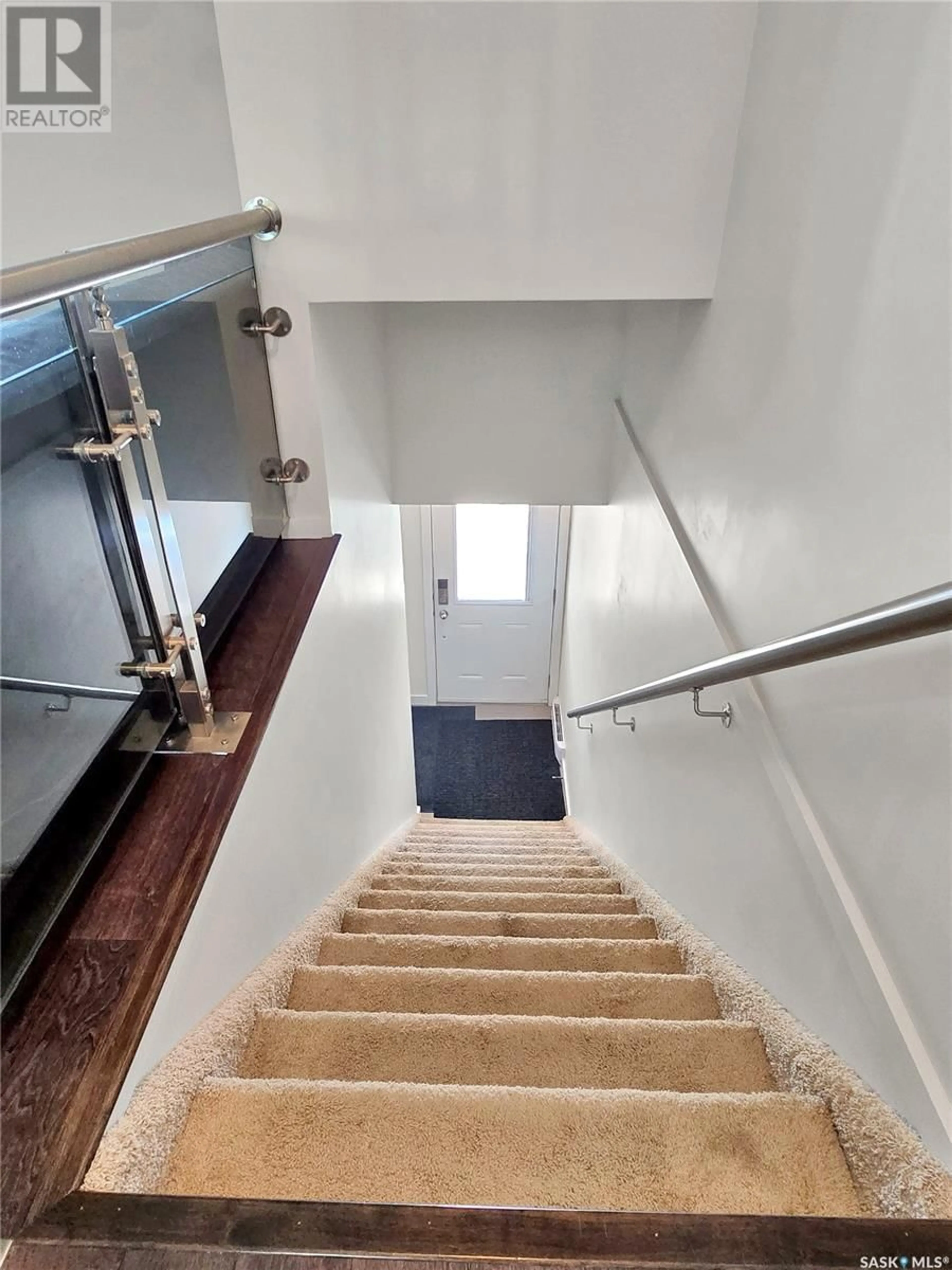 Stairs for 1015 - 2108 PATRICK CRESCENT, Saskatoon Saskatchewan S7W0M1