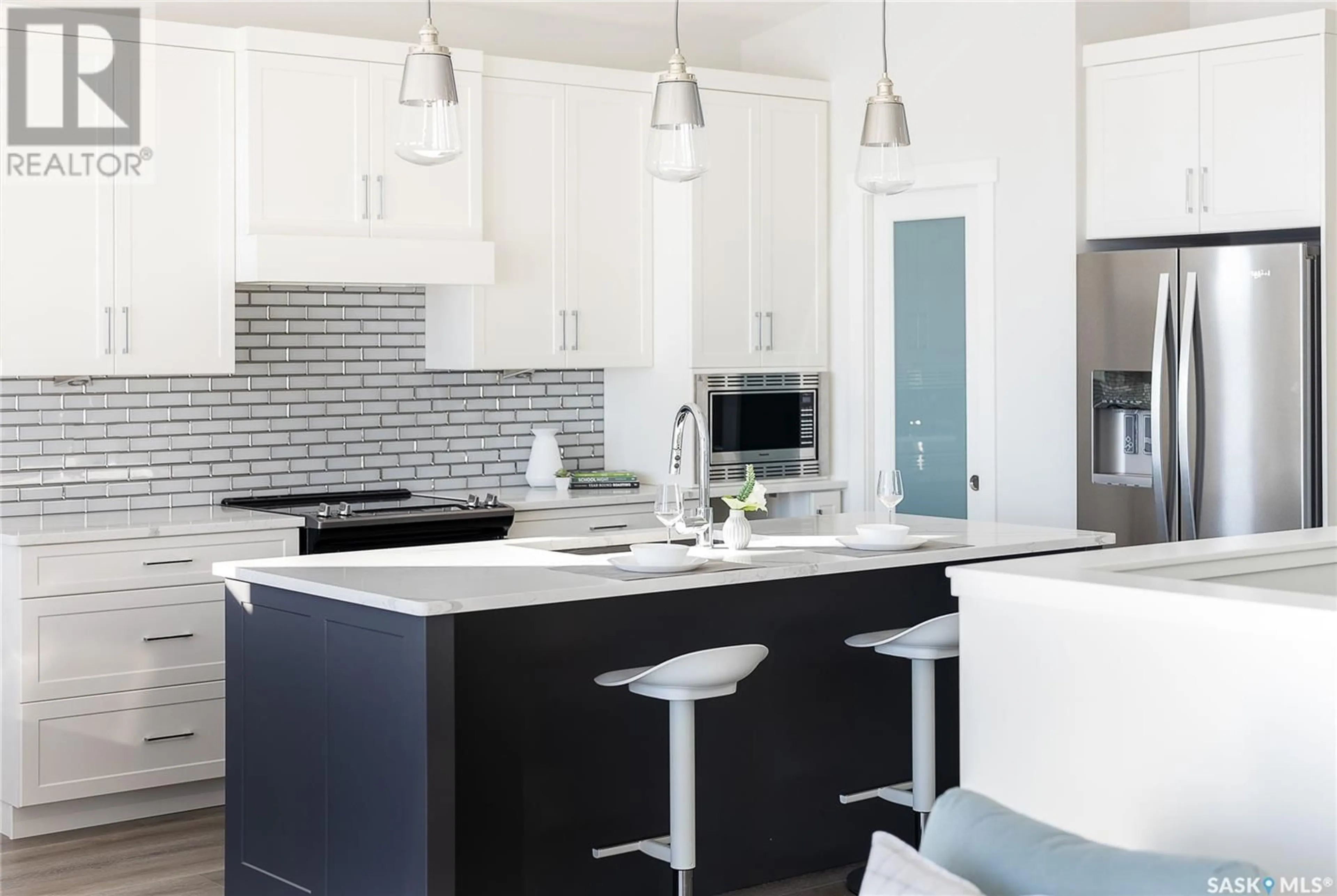 Contemporary kitchen, ceramic/tile floor for 435 DORAN CRESCENT, Saskatoon Saskatchewan S7V1W2