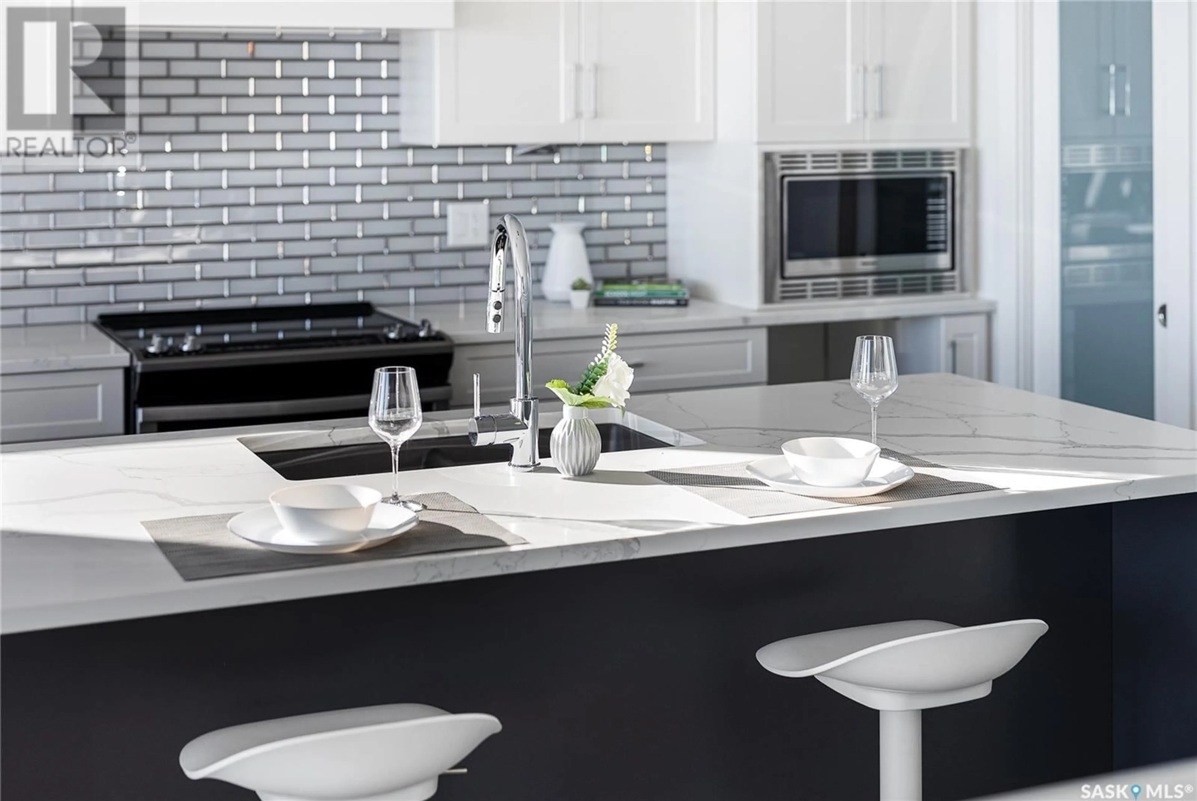 Contemporary kitchen, ceramic/tile floor for 435 DORAN CRESCENT, Saskatoon Saskatchewan S7V1W2