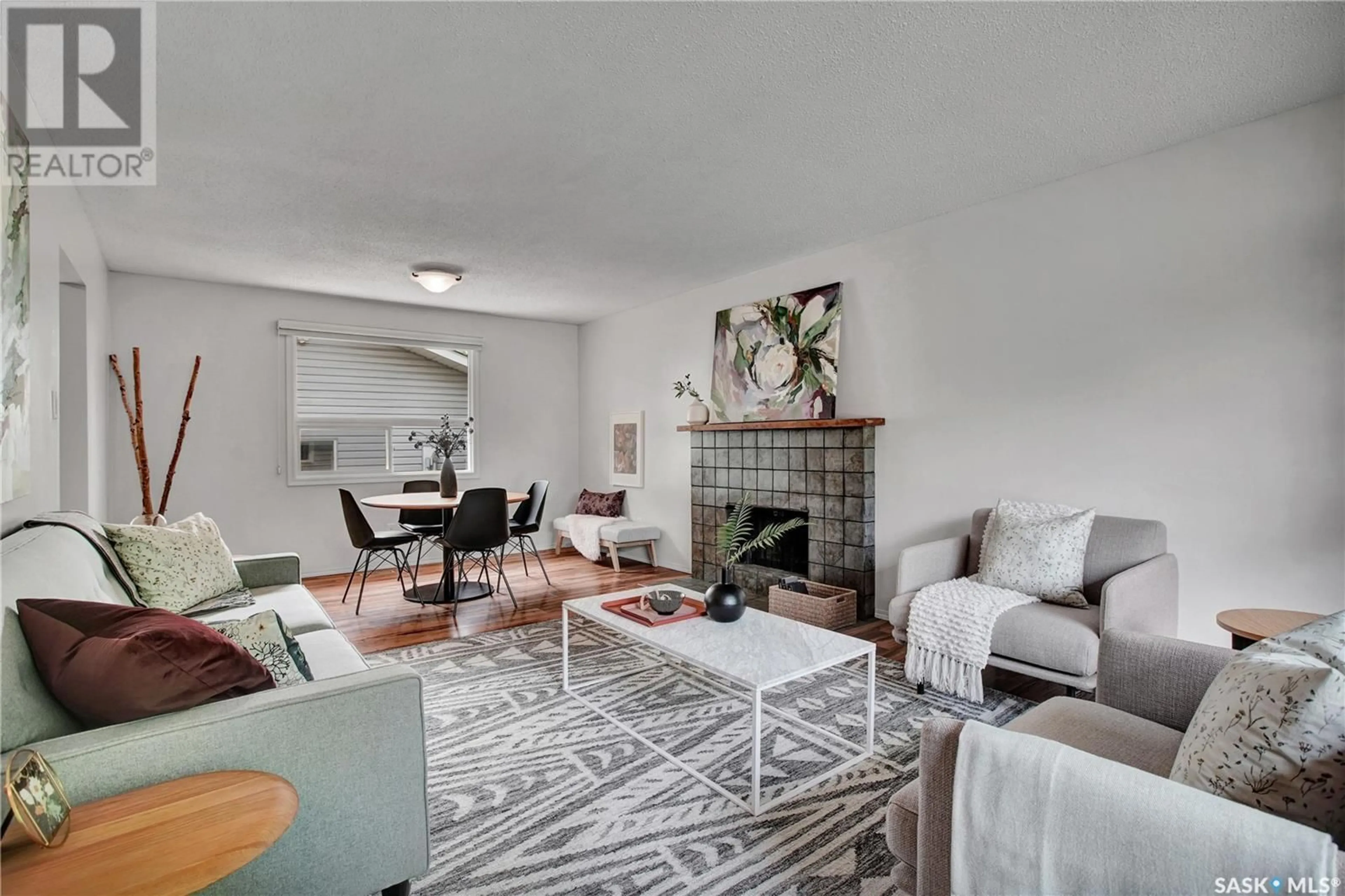 Living room with furniture, unknown for 514 TRENT CRESCENT, Saskatoon Saskatchewan S7H4T1