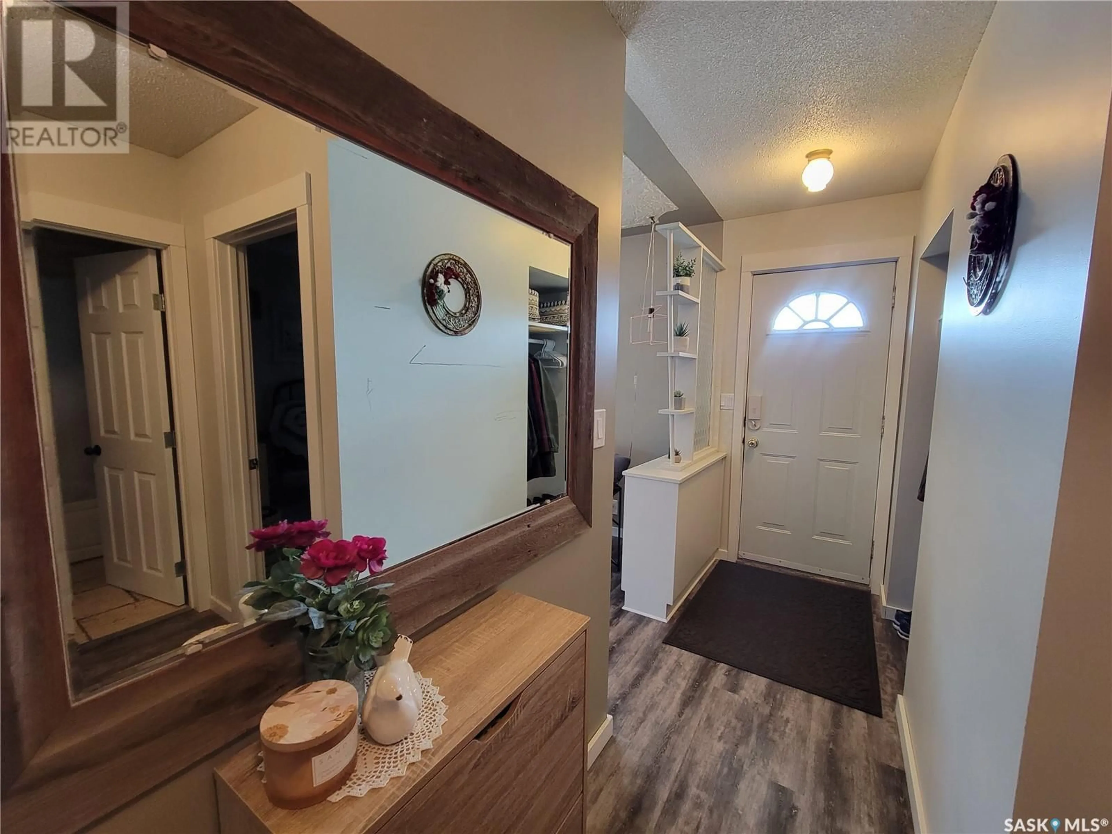 Indoor entryway for 5103 LEADER STREET, Macklin Saskatchewan S0L2C0