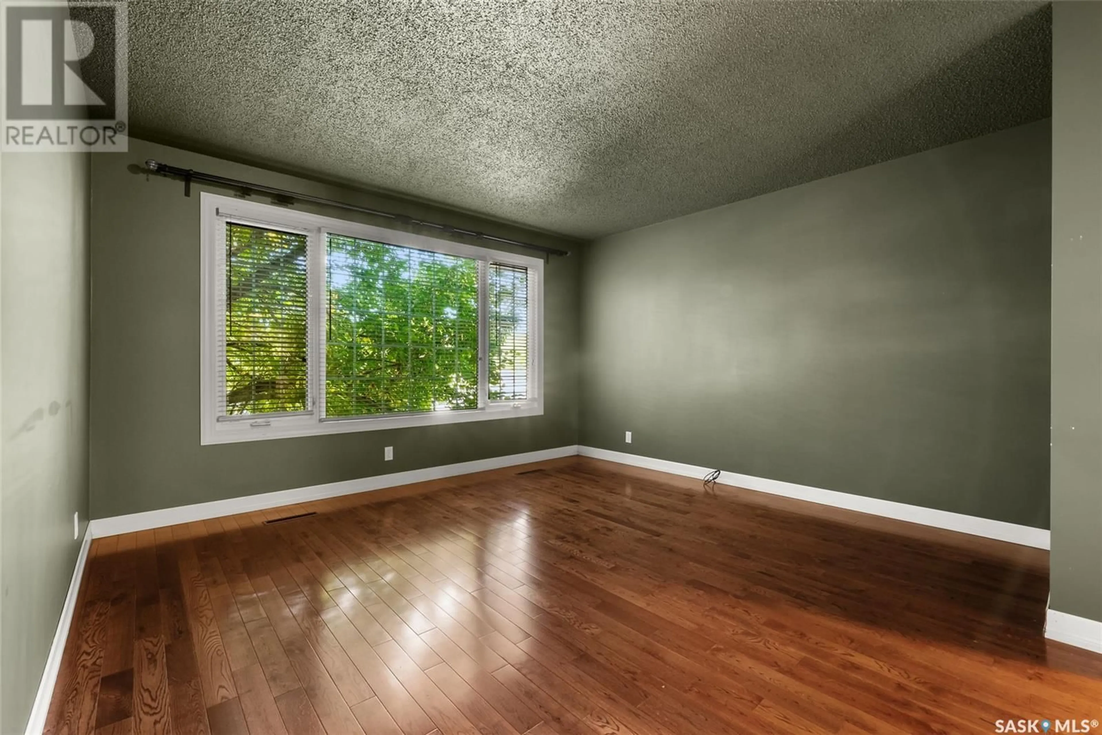 A pic of a room for 6120 DEWDNEY AVENUE, Regina Saskatchewan S4T1E1