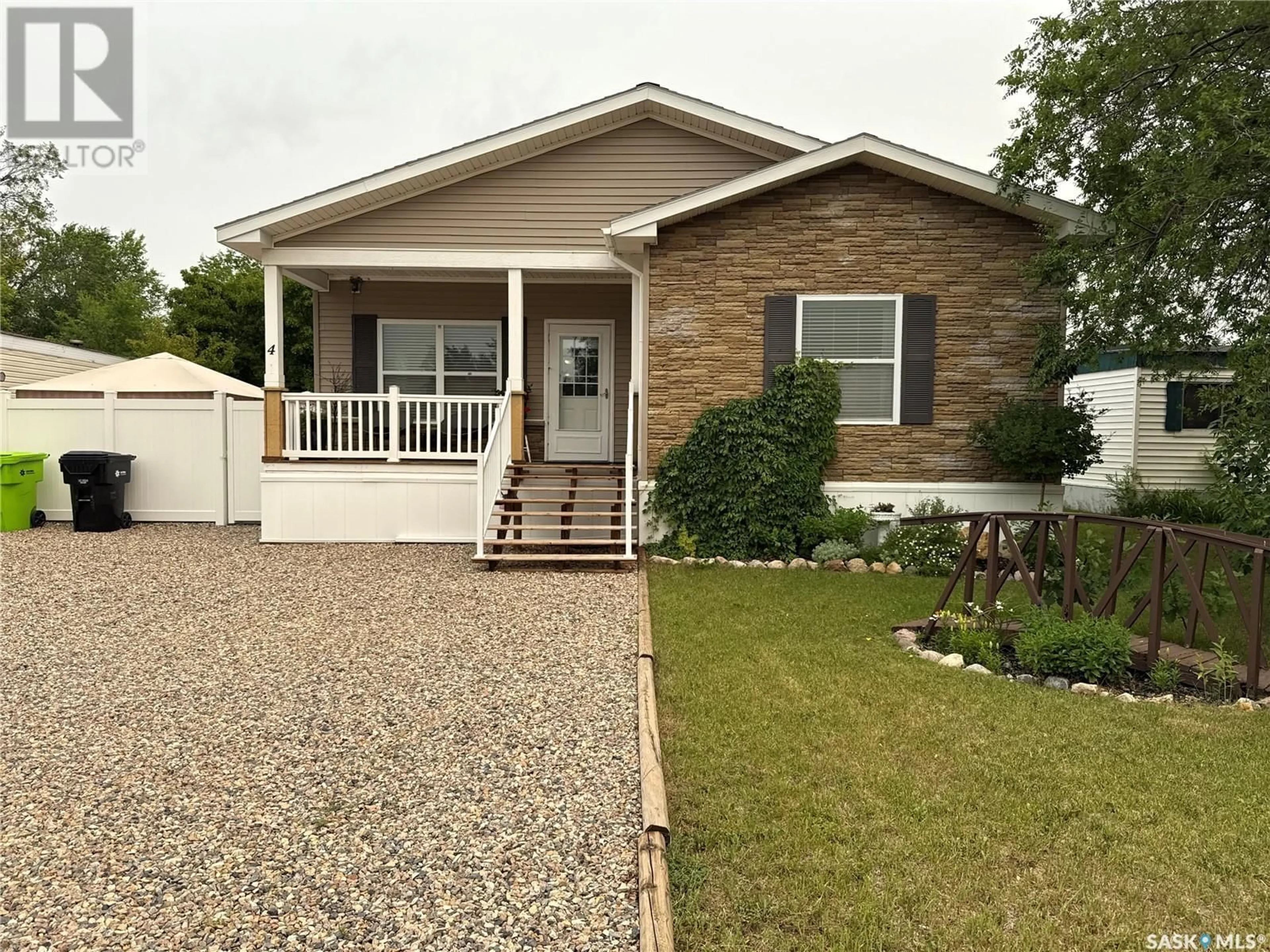 Home with vinyl exterior material, street for 4 CRYSTAL DRIVE, Edenwold Rm No. 158 Saskatchewan S4L1B3