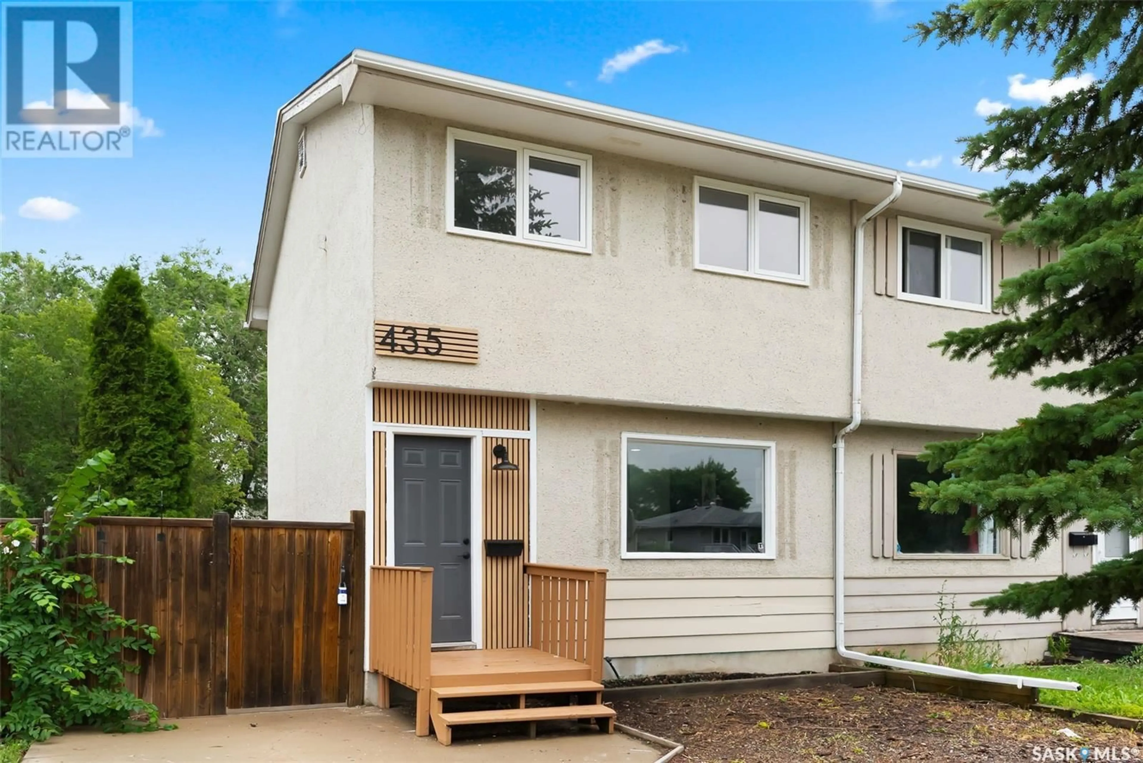 Home with vinyl exterior material, street for 435 MCINTOSH STREET, Regina Saskatchewan S4R4Z7