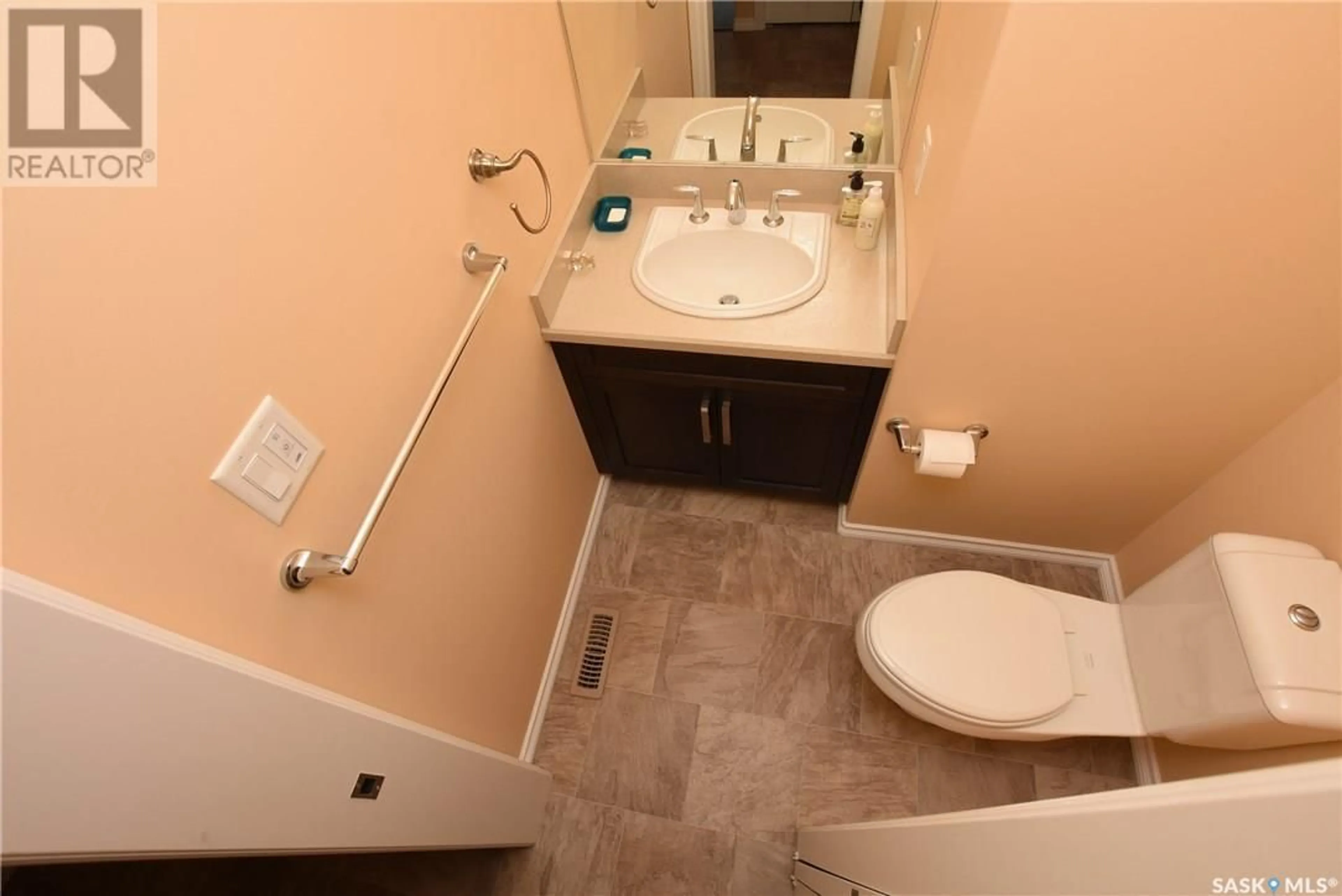 Standard bathroom, ceramic/tile floor for 209 - 4002 SANDHILL CRESCENT, Regina Saskatchewan S4V3J1