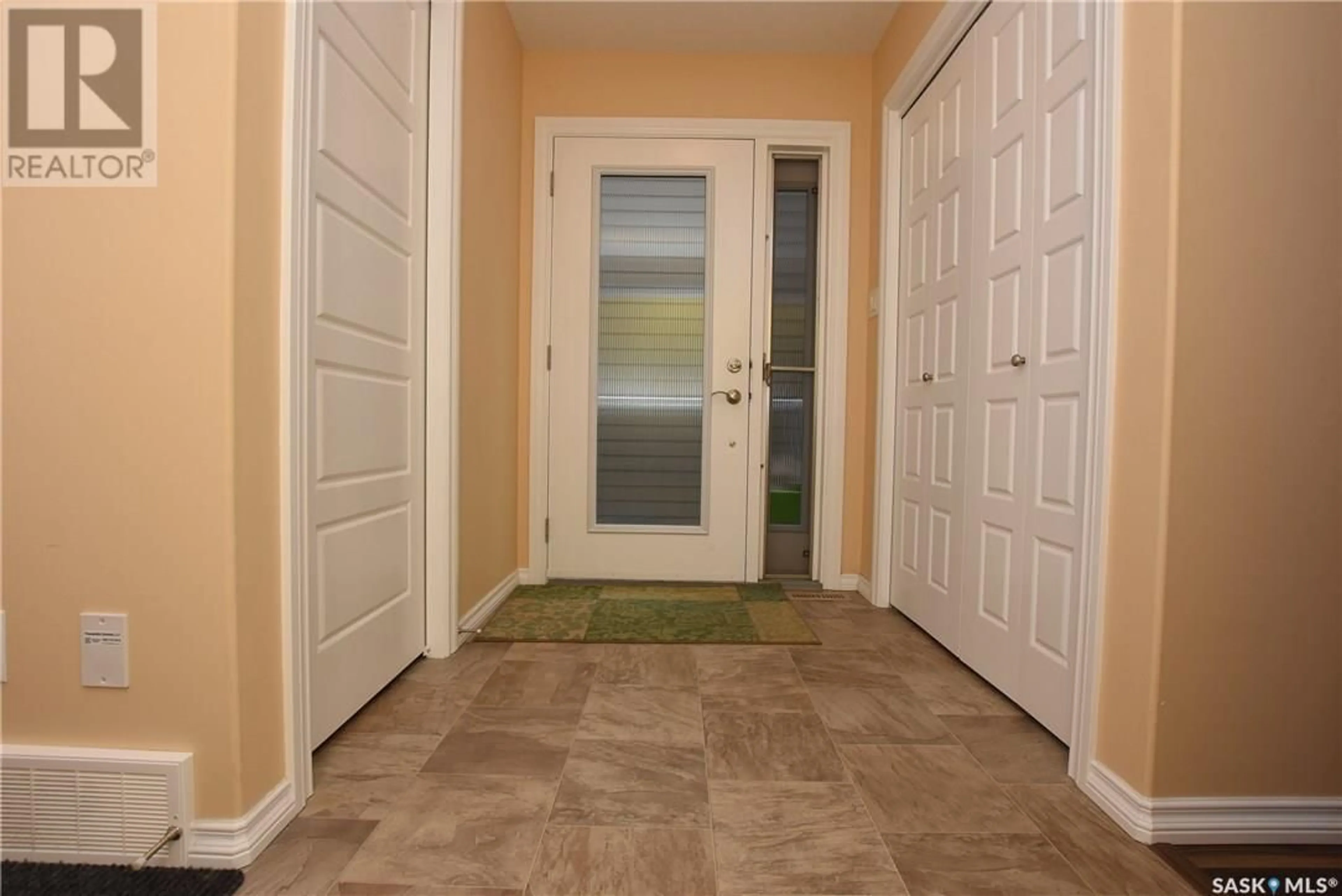 Indoor entryway for 209 - 4002 SANDHILL CRESCENT, Regina Saskatchewan S4V3J1