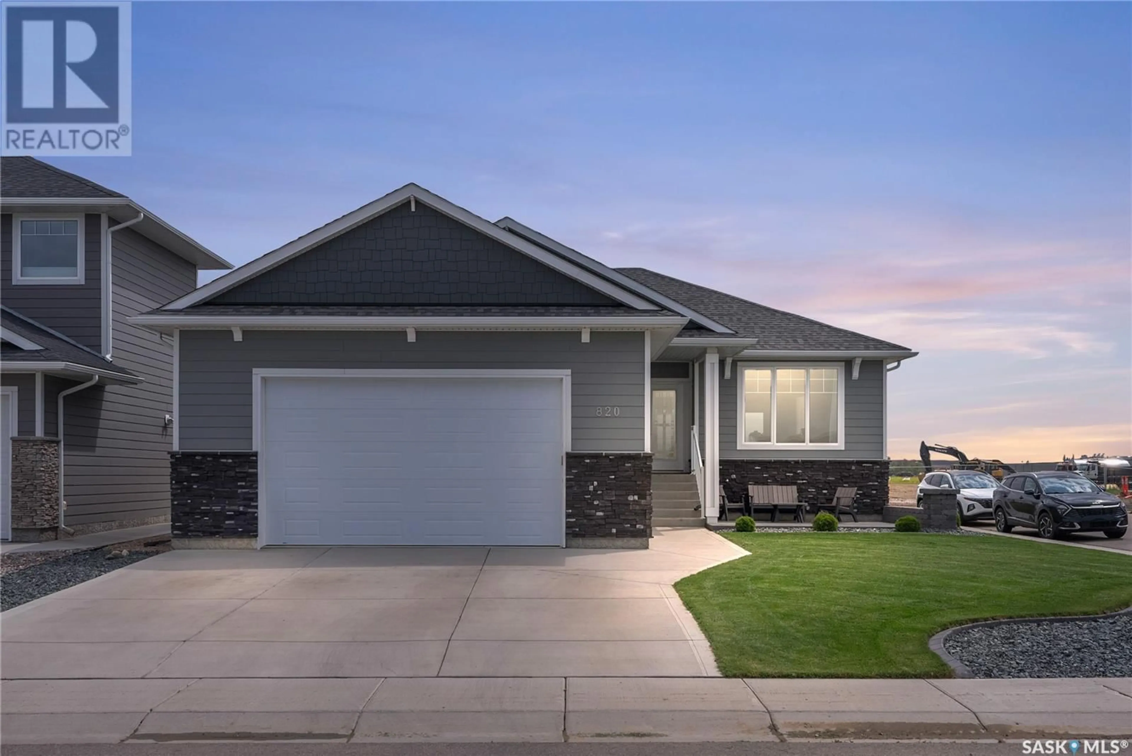 Home with vinyl exterior material, street for 820 1ST AVENUE, Warman Saskatchewan S0K4S5